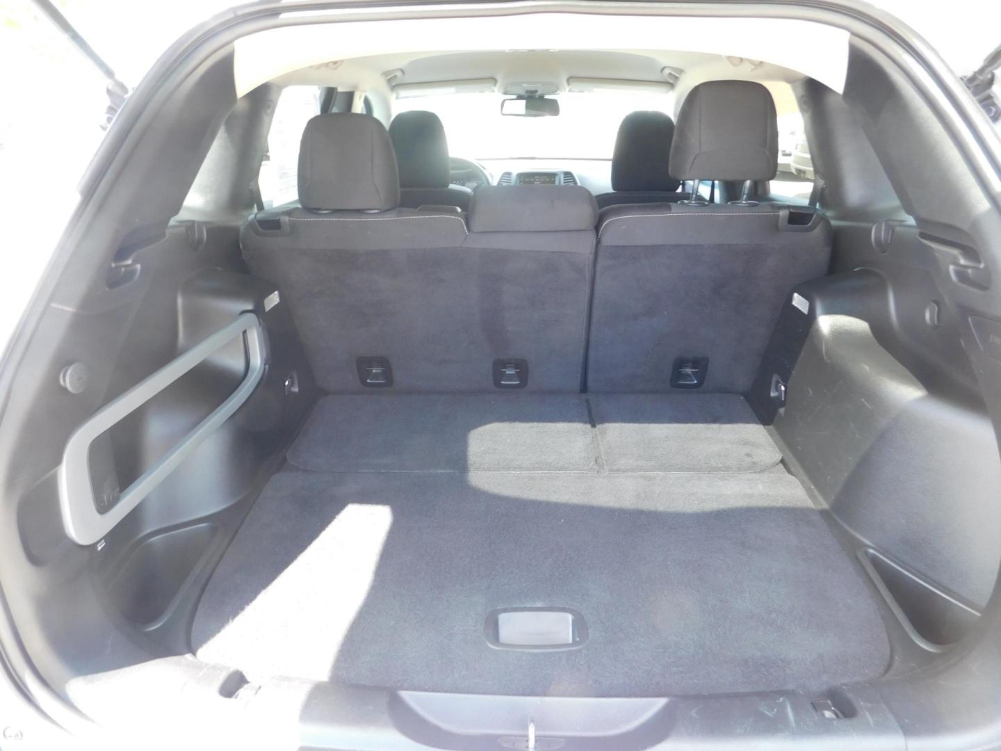 2016 GRAY Jeep Cherokee Latitude 4WD (1C4PJMCB0GW) with an 2.4L L4 DOHC 16V engine, 9A transmission, located at 2121 Burlington St, North Kansas City, MO, 64116, (816) 556-0707, 39.144707, -94.581978 - Photo#7