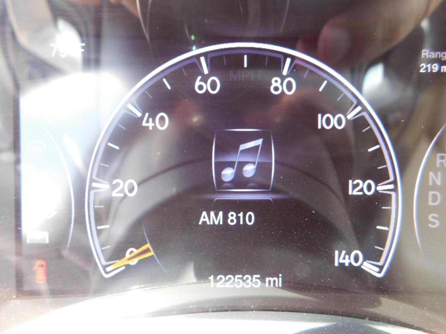 2015 SILVER Jeep Grand Cherokee Limited 4WD (1C4RJFBGXFC) with an 3.6L V6 DOHC 24V engine, 8-Speed Automatic transmission, located at 2121 Burlington St, North Kansas City, MO, 64116, (816) 556-0707, 39.144707, -94.581978 - Photo#7
