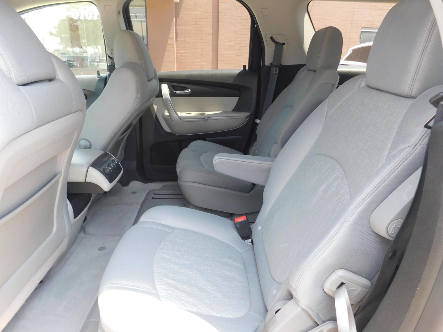 2012 SILVER GMC Acadia SLE-2 AWD (1GKKVPED4CJ) with an 3.6L V6 DOHC 24V engine, 6-Speed Automatic transmission, located at 2121 Burlington St, North Kansas City, MO, 64116, (816) 556-0707, 39.144707, -94.581978 - Photo#6