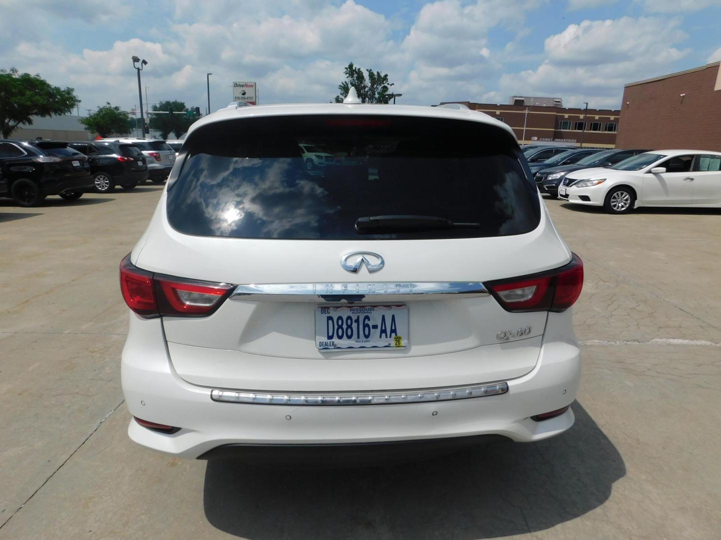 2017 WHITE Infiniti QX60 Base AWD (5N1DL0MM8HC) with an 3.5L V6 DOHC 24V engine, CVT transmission, located at 2121 Burlington St, North Kansas City, MO, 64116, (816) 556-0707, 39.144707, -94.581978 - Photo#11