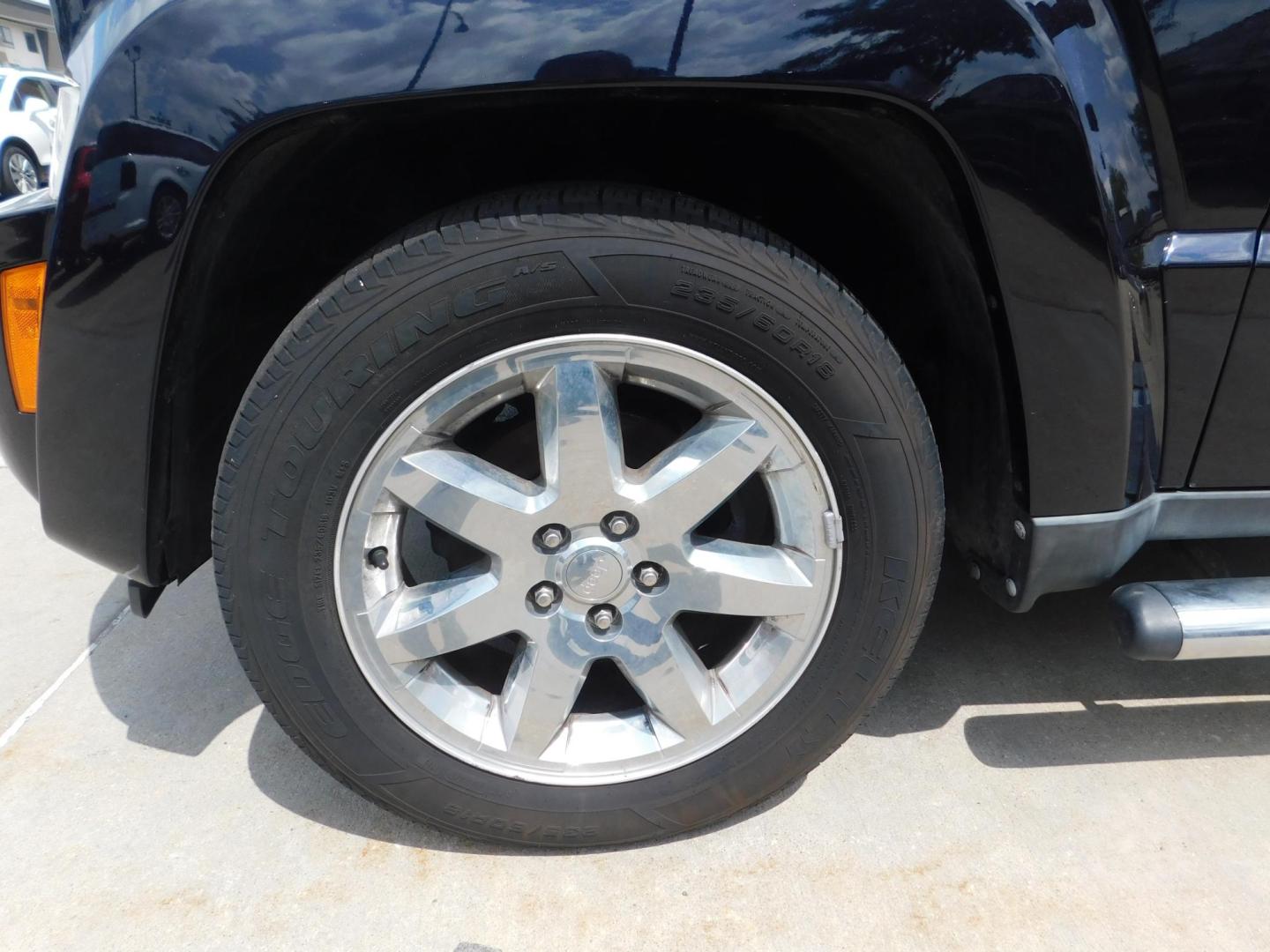 2011 BLUE Jeep Liberty Limited 4WD (1J4PN5GK6BW) with an 3.7L V6 SOHC 12V engine, 4-Speed Automatic transmission, located at 2121 Burlington St, North Kansas City, MO, 64116, (816) 556-0707, 39.144707, -94.581978 - Photo#1