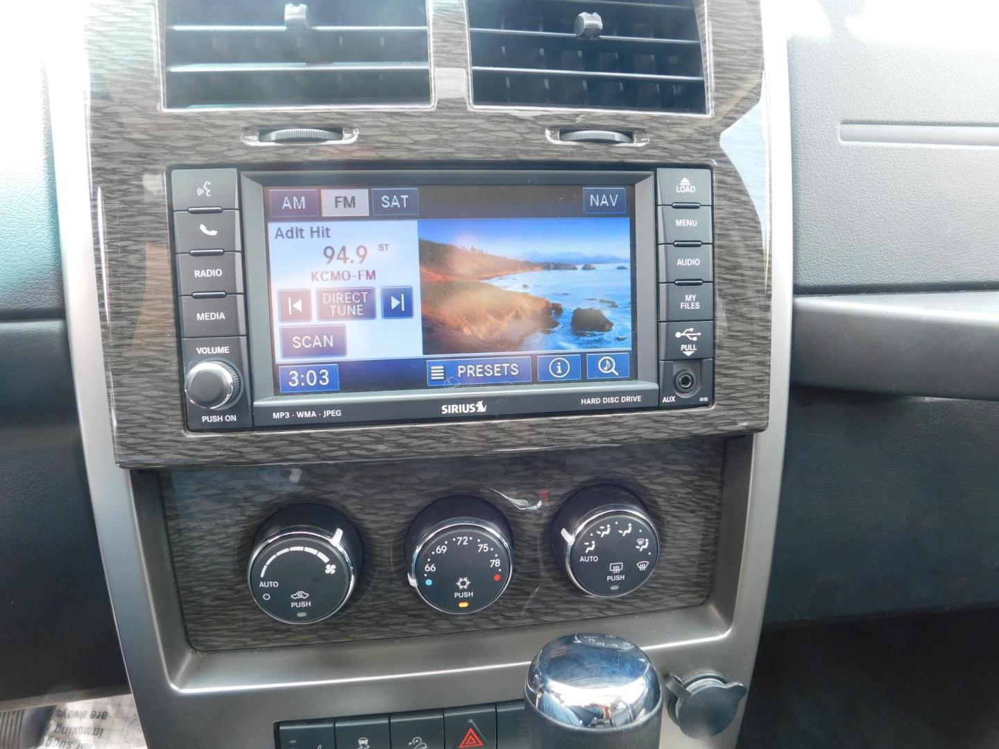 2011 BLUE Jeep Liberty Limited 4WD (1J4PN5GK6BW) with an 3.7L V6 SOHC 12V engine, 4-Speed Automatic transmission, located at 2121 Burlington St, North Kansas City, MO, 64116, (816) 556-0707, 39.144707, -94.581978 - Photo#4