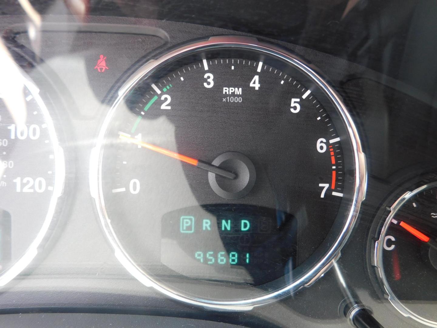 2011 BLUE Jeep Liberty Limited 4WD (1J4PN5GK6BW) with an 3.7L V6 SOHC 12V engine, 4-Speed Automatic transmission, located at 2121 Burlington St, North Kansas City, MO, 64116, (816) 556-0707, 39.144707, -94.581978 - Photo#5