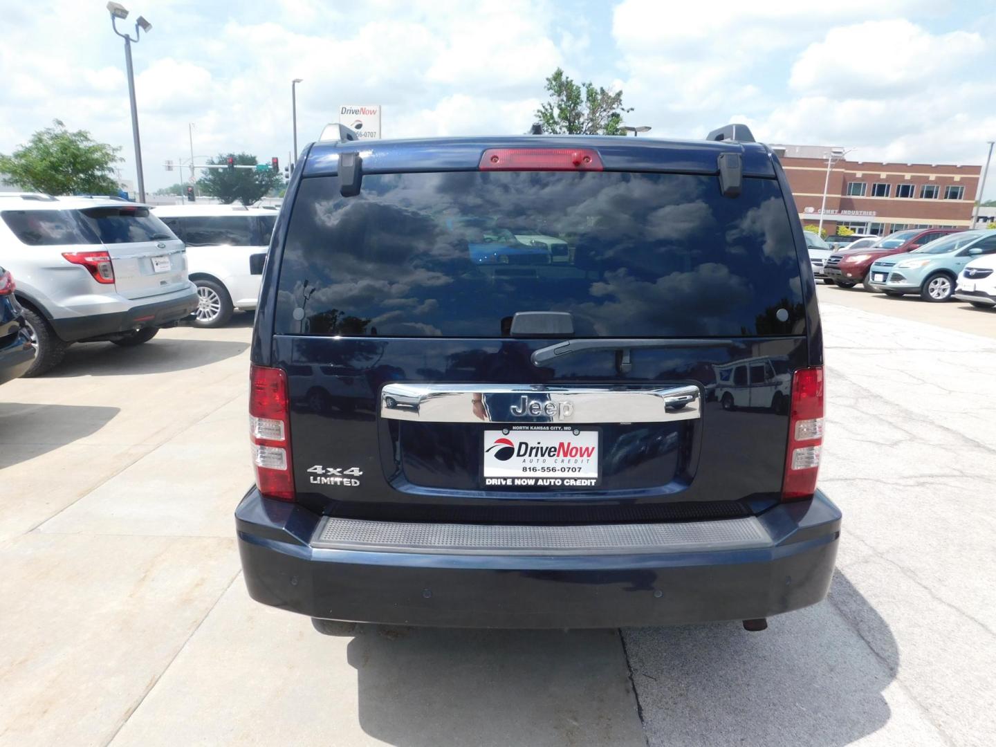 2011 BLUE Jeep Liberty Limited 4WD (1J4PN5GK6BW) with an 3.7L V6 SOHC 12V engine, 4-Speed Automatic transmission, located at 2121 Burlington St, North Kansas City, MO, 64116, (816) 556-0707, 39.144707, -94.581978 - Photo#8