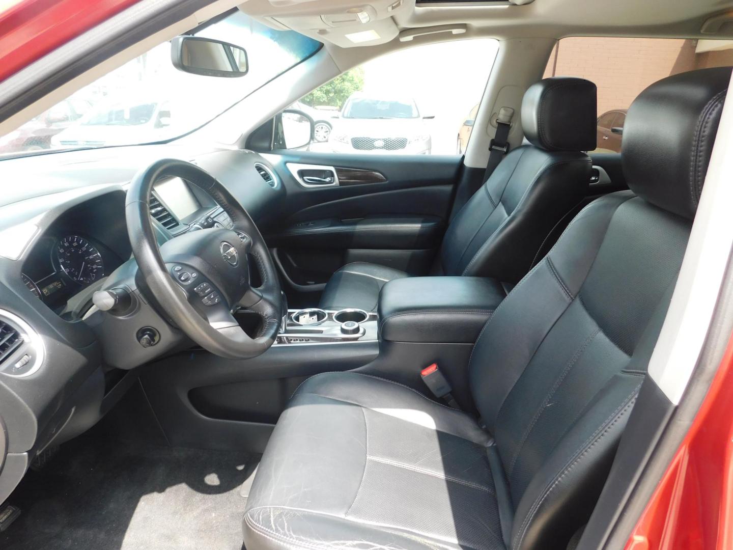 2014 RED Nissan Pathfinder S 4WD (5N1AR2MM0EC) with an 3.5L V6 DOHC 24V engine, Continuously Variable Transmission transmission, located at 2121 Burlington St, North Kansas City, MO, 64116, (816) 556-0707, 39.144707, -94.581978 - Photo#2