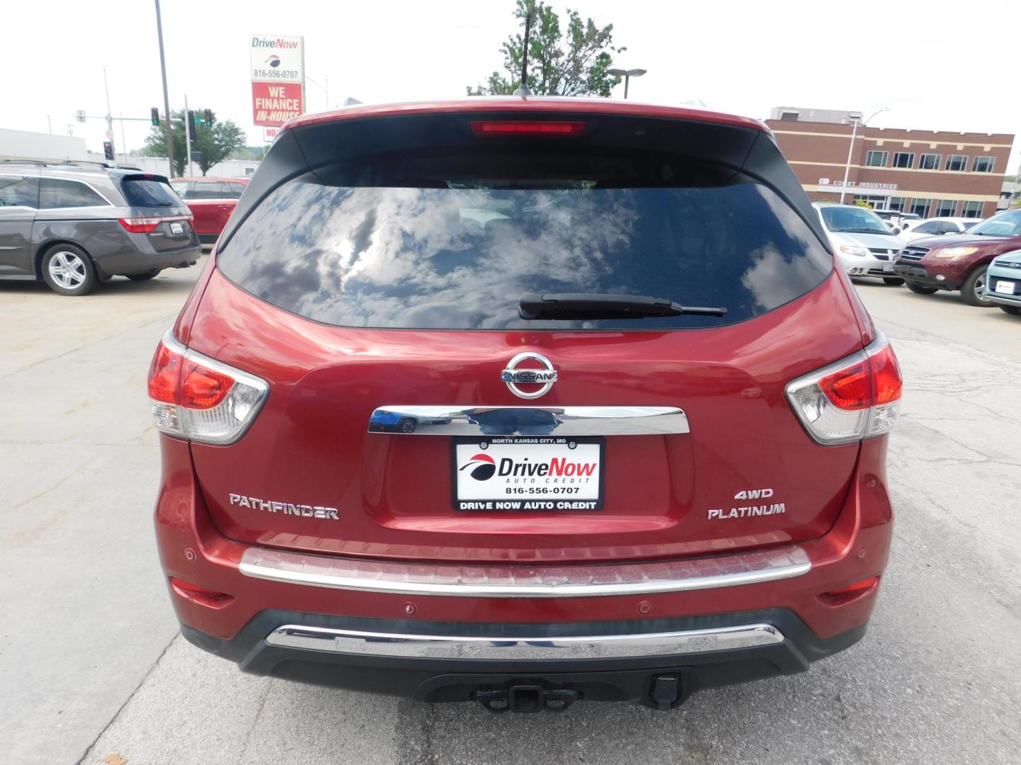 2014 RED Nissan Pathfinder S 4WD (5N1AR2MM0EC) with an 3.5L V6 DOHC 24V engine, Continuously Variable Transmission transmission, located at 2121 Burlington St, North Kansas City, MO, 64116, (816) 556-0707, 39.144707, -94.581978 - Photo#11