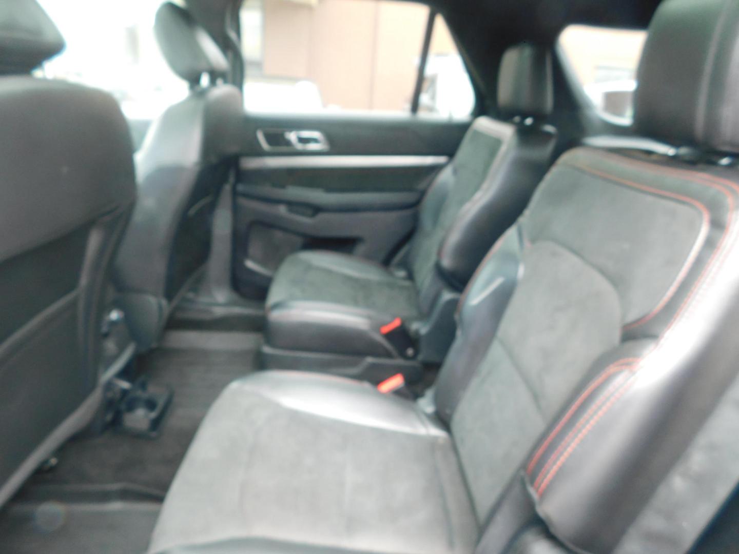 2018 BURGUNDY Ford Explorer XLT 4WD (1FM5K8D80JG) with an 3.5L V6 DOHC 24V engine, 6A transmission, located at 2121 Burlington St, North Kansas City, MO, 64116, (816) 556-0707, 39.144707, -94.581978 - Photo#8
