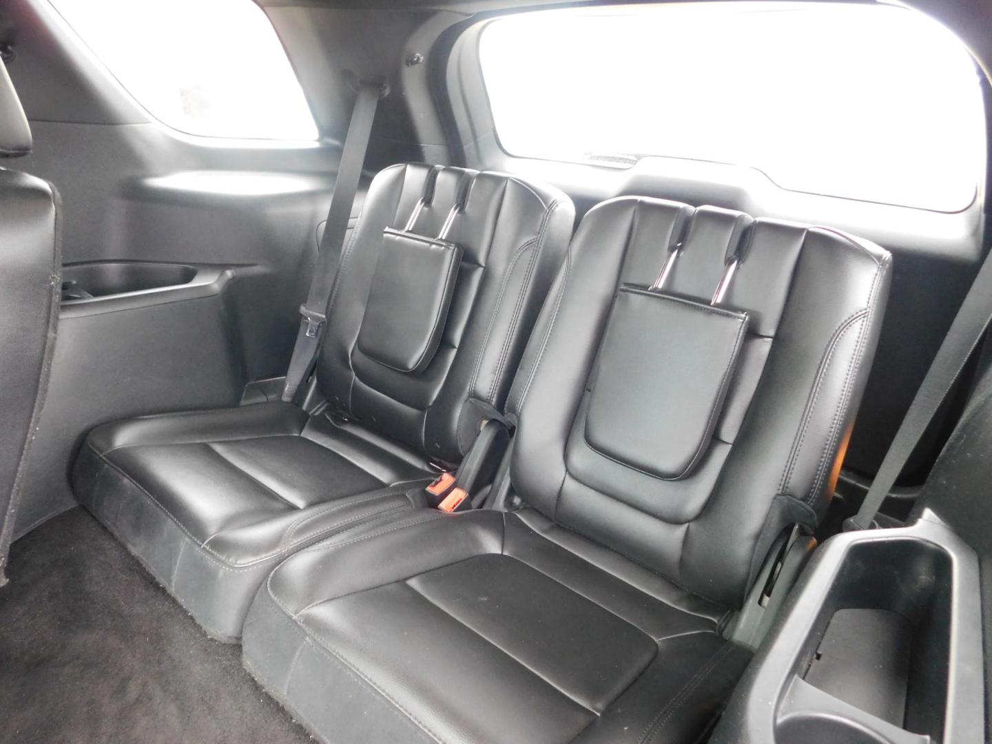 2018 BURGUNDY Ford Explorer XLT 4WD (1FM5K8D80JG) with an 3.5L V6 DOHC 24V engine, 6A transmission, located at 2121 Burlington St, North Kansas City, MO, 64116, (816) 556-0707, 39.144707, -94.581978 - Photo#10