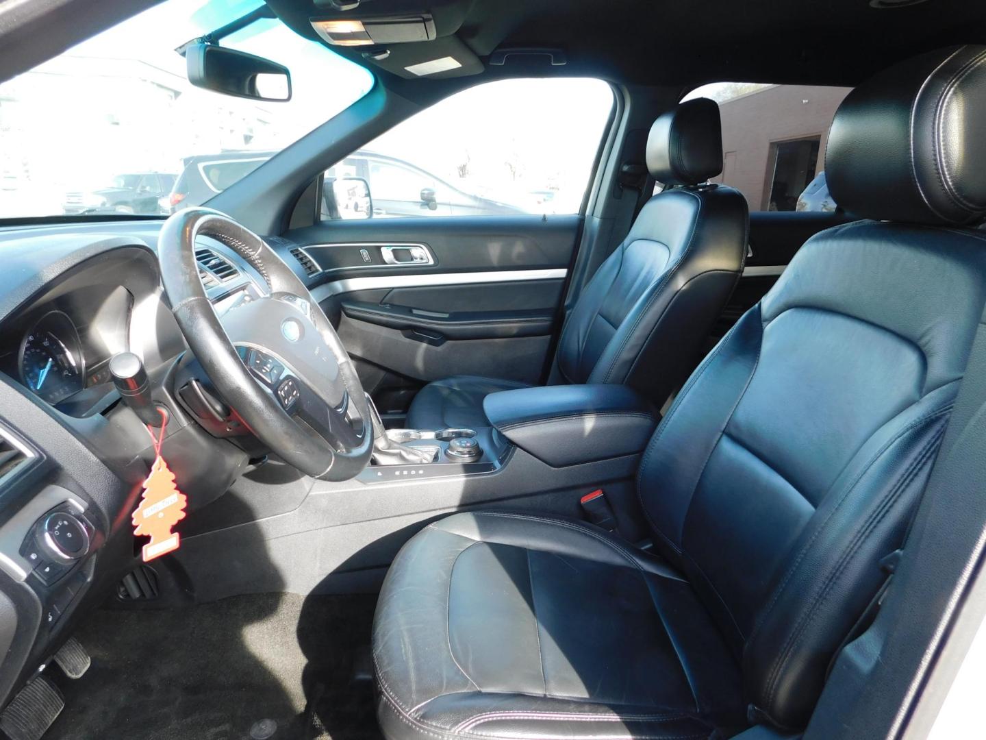 2017 WHITE Ford Explorer XLT 4WD (1FM5K8DH3HG) with an 2.3L L4 DOHC 16V engine, 6A transmission, located at 2121 Burlington St, North Kansas City, MO, 64116, (816) 556-0707, 39.144707, -94.581978 - Photo#2