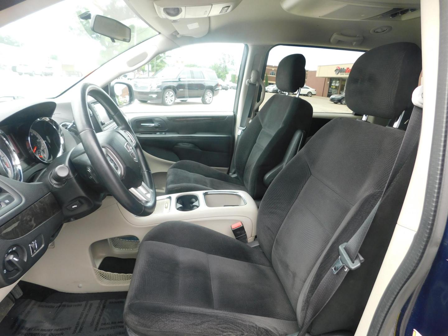 2014 BLUE Dodge Grand Caravan SXT (2C4RDGCG5ER) with an 3.6L V6 DOHC 24V engine, 6-Speed Automatic transmission, located at 2121 Burlington St, North Kansas City, MO, 64116, (816) 556-0707, 39.144707, -94.581978 - Photo#2