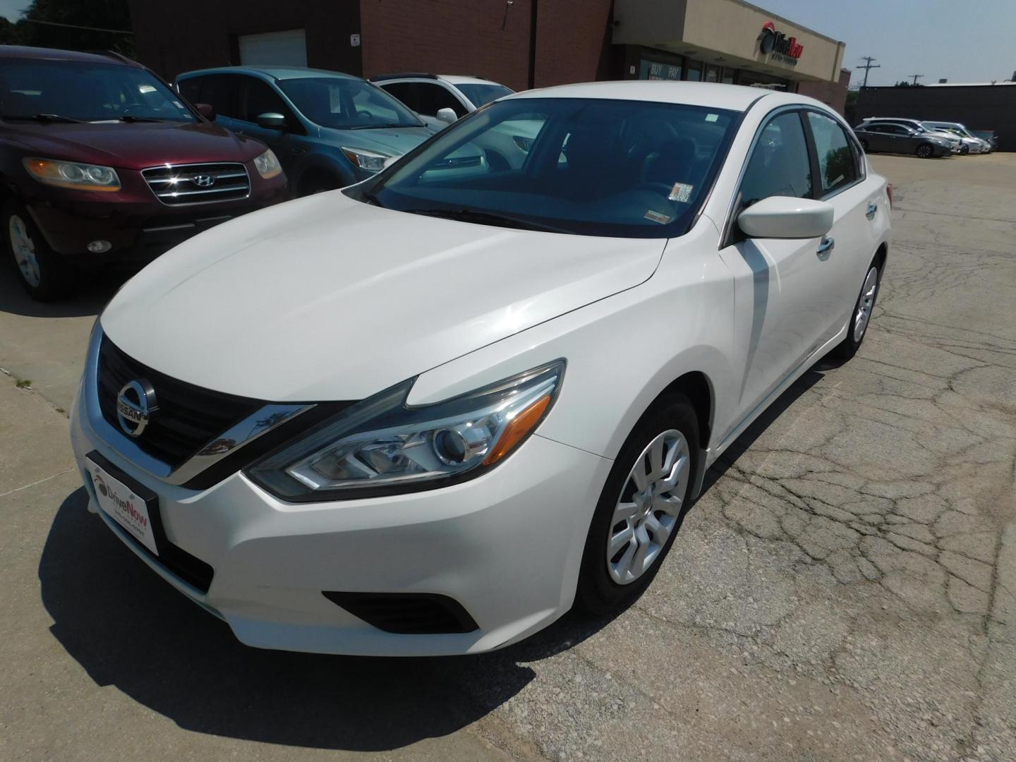 2016 WHITE Nissan Altima 2.5 SL (1N4AL3AP9GN) with an 2.5L L4 DOHC 16V engine, CVT transmission, located at 2121 Burlington St, North Kansas City, MO, 64116, (816) 556-0707, 39.144707, -94.581978 - Photo#0