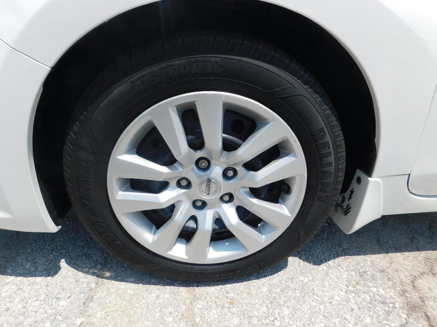 2016 WHITE Nissan Altima 2.5 SL (1N4AL3AP9GN) with an 2.5L L4 DOHC 16V engine, CVT transmission, located at 2121 Burlington St, North Kansas City, MO, 64116, (816) 556-0707, 39.144707, -94.581978 - Photo#1
