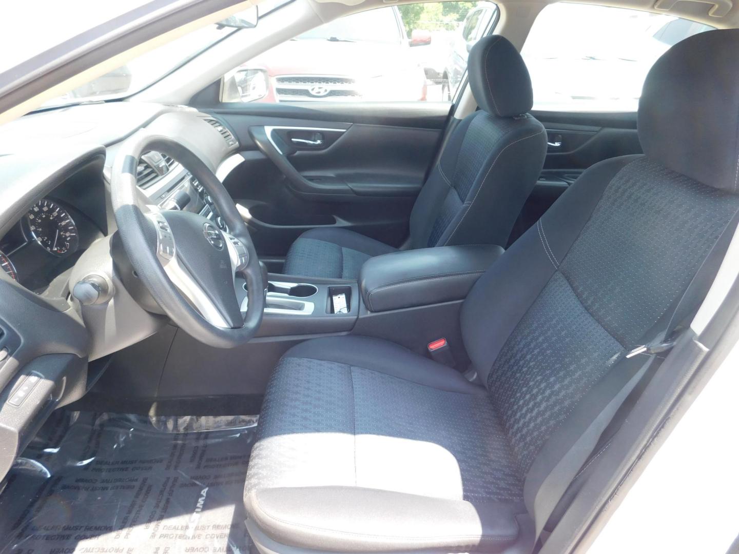 2016 WHITE Nissan Altima 2.5 SL (1N4AL3AP9GN) with an 2.5L L4 DOHC 16V engine, CVT transmission, located at 2121 Burlington St, North Kansas City, MO, 64116, (816) 556-0707, 39.144707, -94.581978 - Photo#2