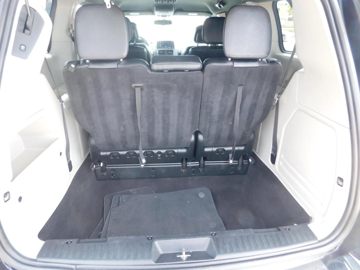 2018 BLACK Dodge Grand Caravan SXT (2C4RDGCG2JR) with an 3.6L V6 DOHC 24V engine, 6A transmission, located at 2121 Burlington St, North Kansas City, MO, 64116, (816) 556-0707, 39.144707, -94.581978 - Photo#8