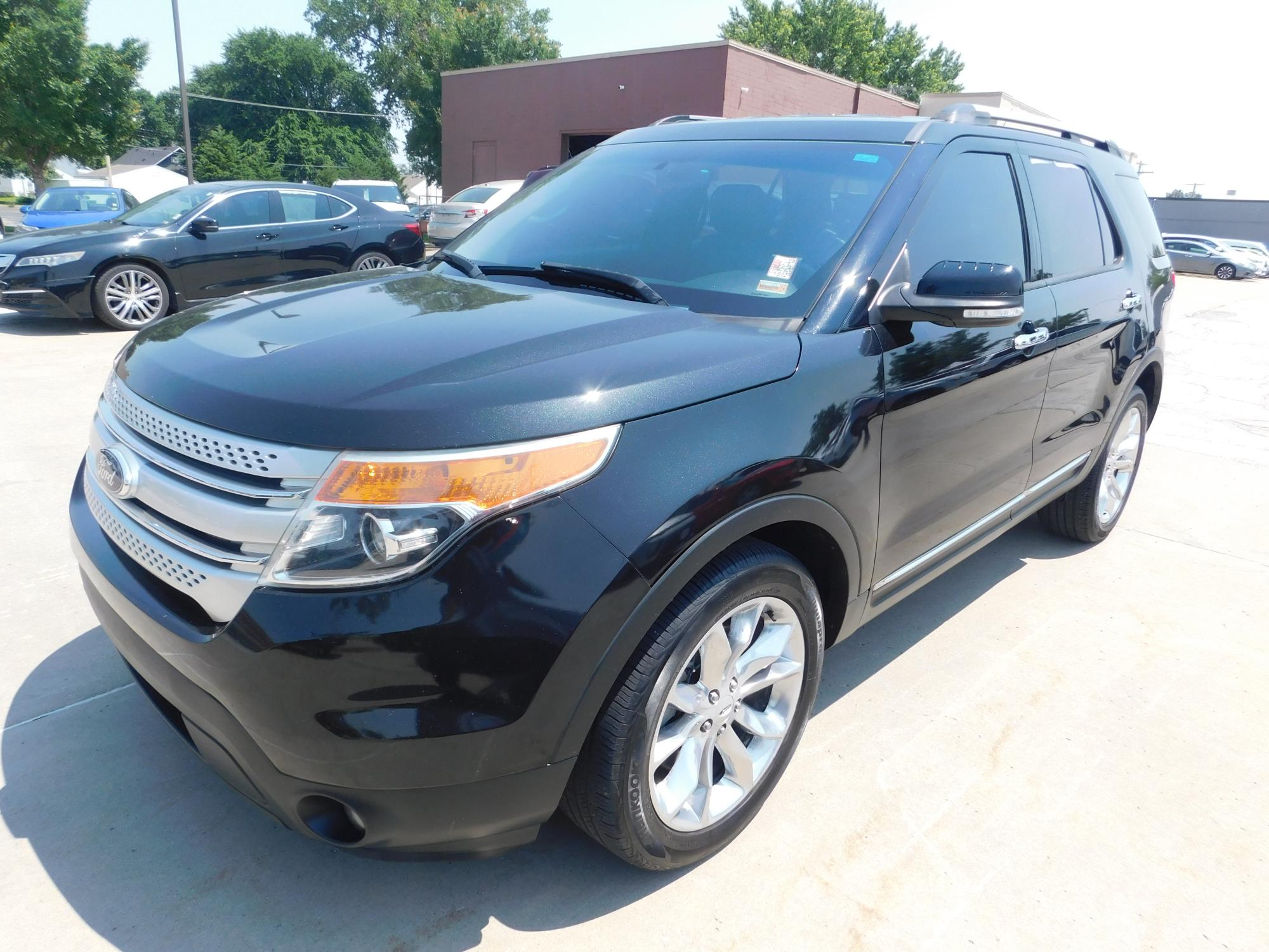 photo of 2013 Ford Explorer XLT 4WD