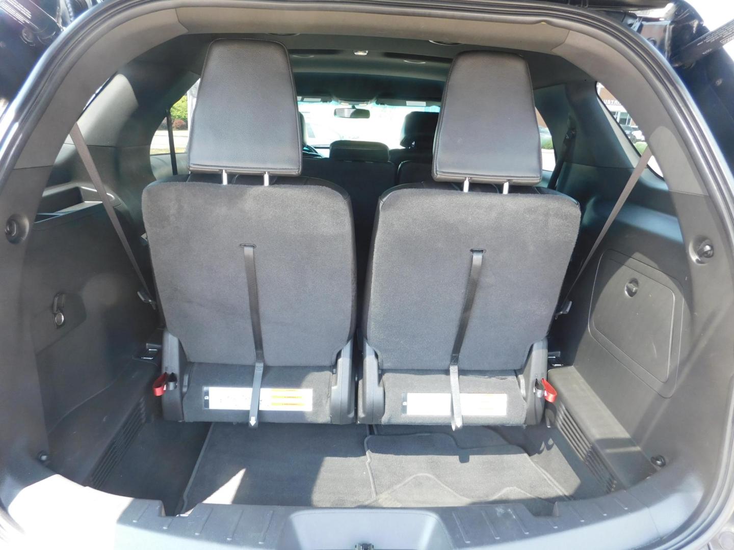 2013 BLACK Ford Explorer XLT 4WD (1FM5K8D88DG) with an 3.5L V6 DOHC 24V engine, 6-Speed Automatic transmission, located at 2121 Burlington St, North Kansas City, MO, 64116, (816) 556-0707, 39.144707, -94.581978 - Photo#8