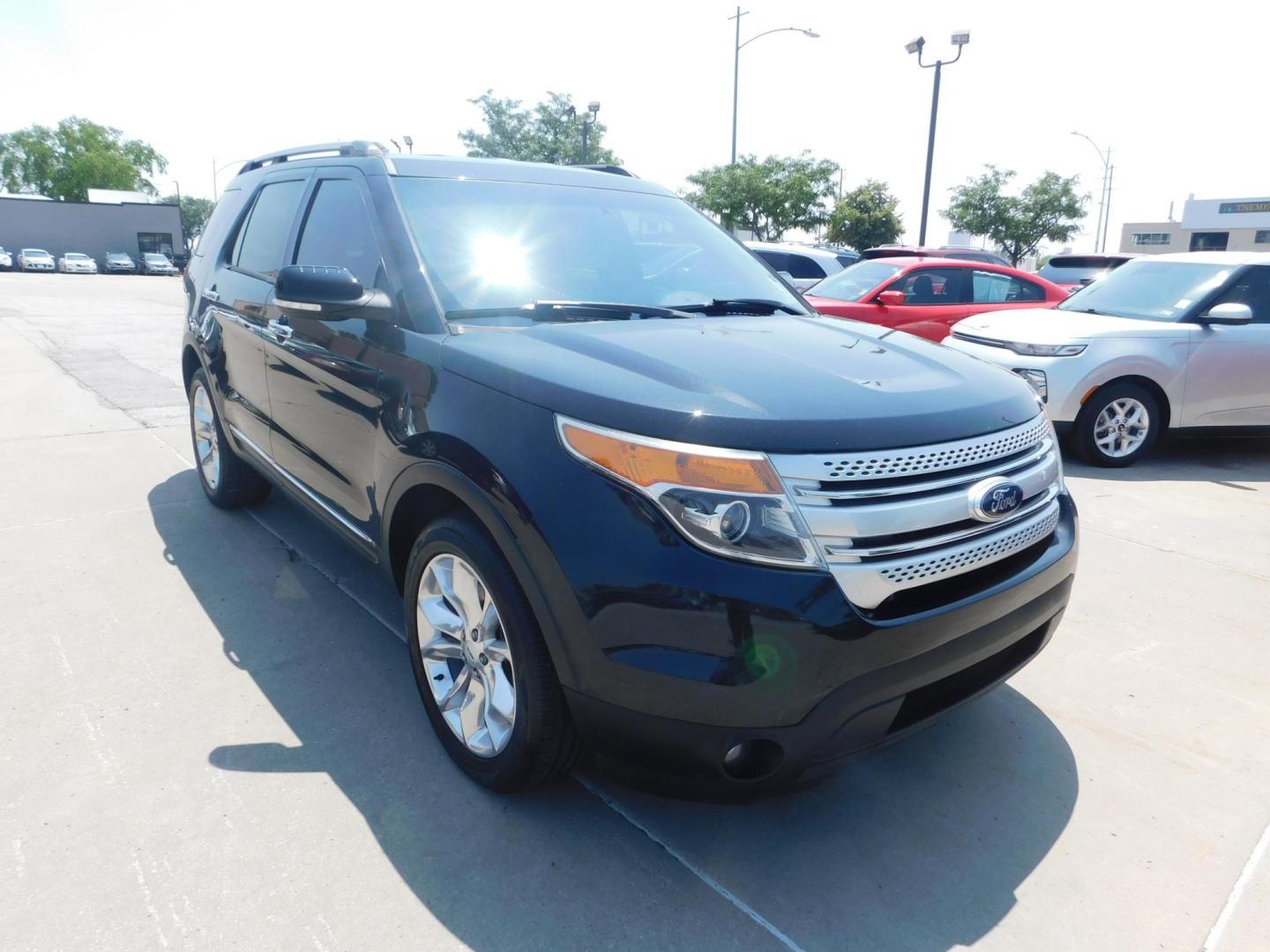2013 BLACK Ford Explorer XLT 4WD (1FM5K8D88DG) with an 3.5L V6 DOHC 24V engine, 6-Speed Automatic transmission, located at 2121 Burlington St, North Kansas City, MO, 64116, (816) 556-0707, 39.144707, -94.581978 - Photo#10