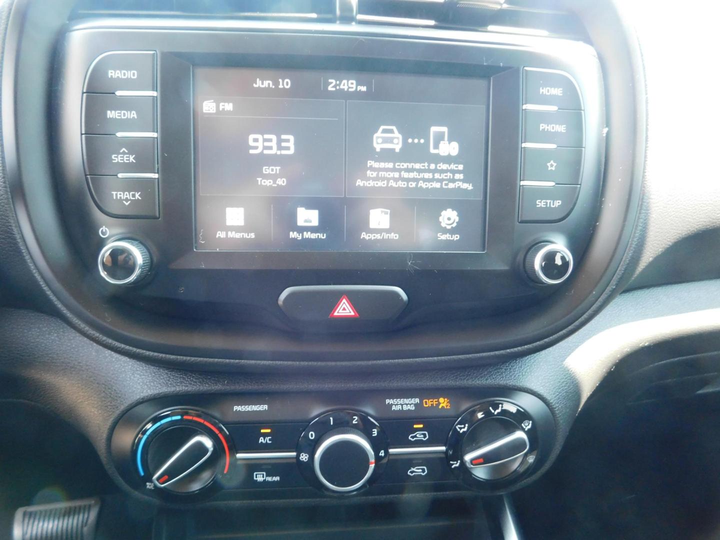 2020 SILVER Kia Soul S (KNDJ23AU2L7) with an 2.0L L4 DOHC 16V engine, CVT transmission, located at 2121 Burlington St, North Kansas City, MO, 64116, (816) 556-0707, 39.144707, -94.581978 - Photo#3