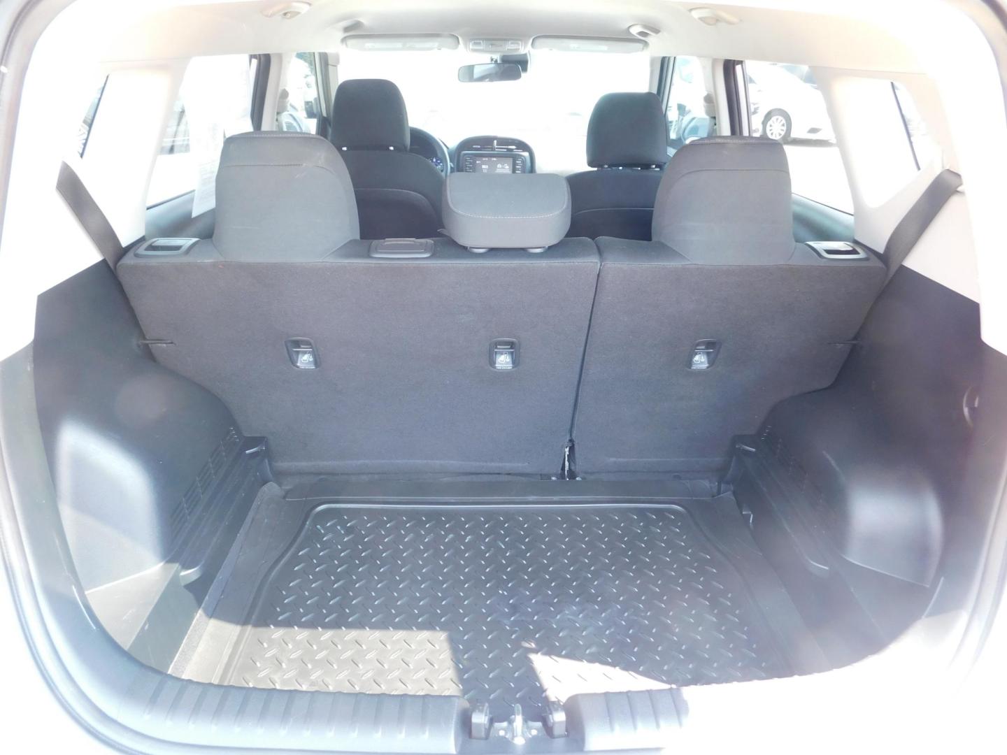 2020 SILVER Kia Soul S (KNDJ23AU2L7) with an 2.0L L4 DOHC 16V engine, CVT transmission, located at 2121 Burlington St, North Kansas City, MO, 64116, (816) 556-0707, 39.144707, -94.581978 - Photo#7
