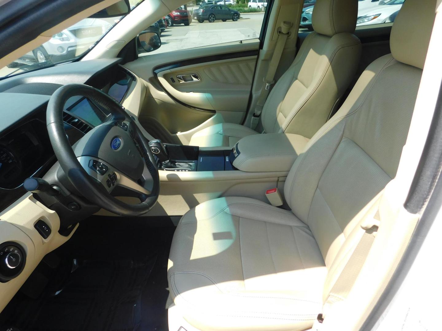 2019 WHITE Ford Taurus Limited FWD (1FAHP2F8XKG) with an 3.5L V6 DOHC 24V engine, 6A transmission, located at 2121 Burlington St, North Kansas City, MO, 64116, (816) 556-0707, 39.144707, -94.581978 - Photo#2
