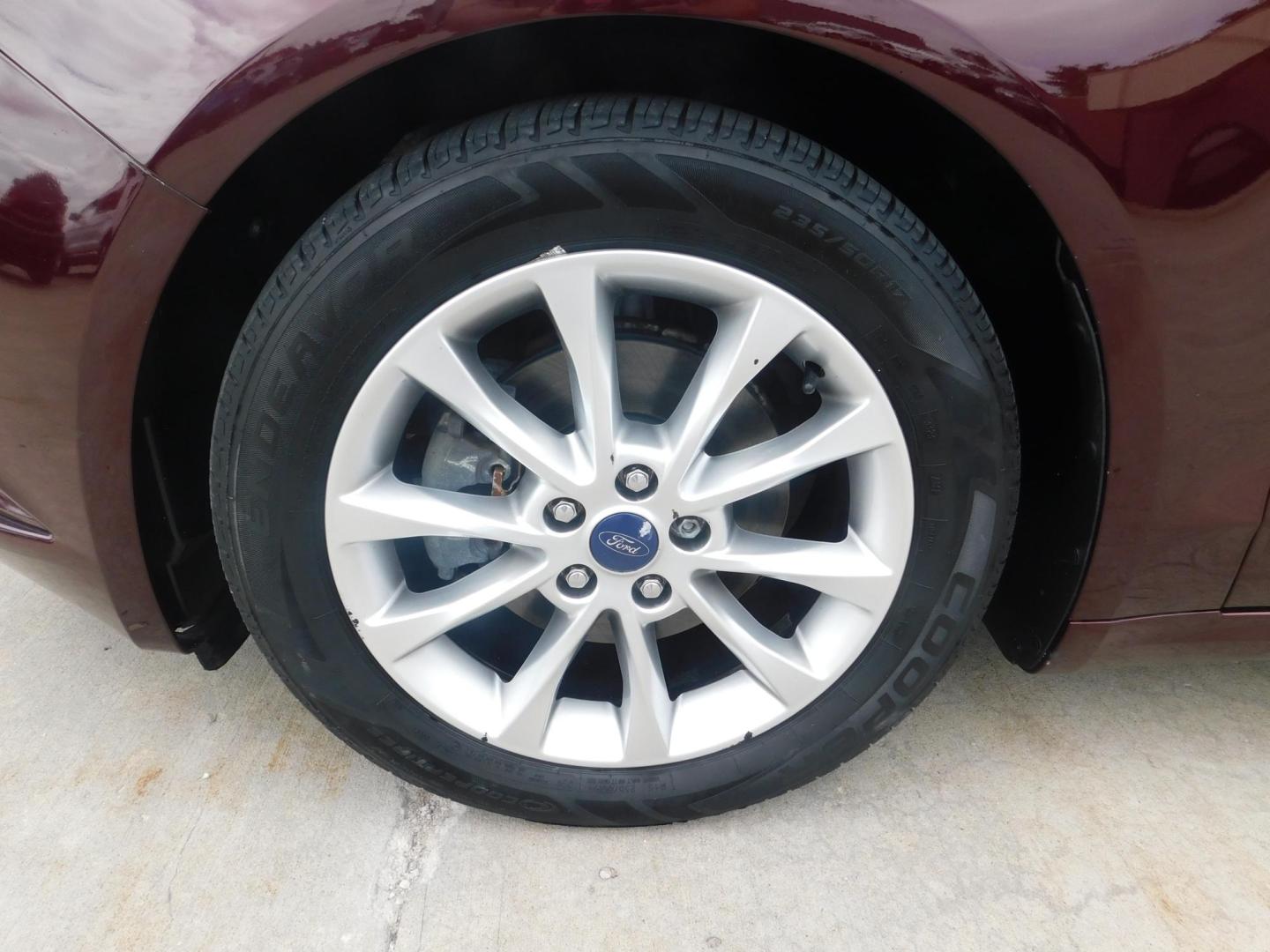2017 RED Ford Fusion SE (3FA6P0H74HR) with an 2.5L L4 DOHC 16V engine, 6A transmission, located at 2121 Burlington St, North Kansas City, MO, 64116, (816) 556-0707, 39.144707, -94.581978 - Photo#1