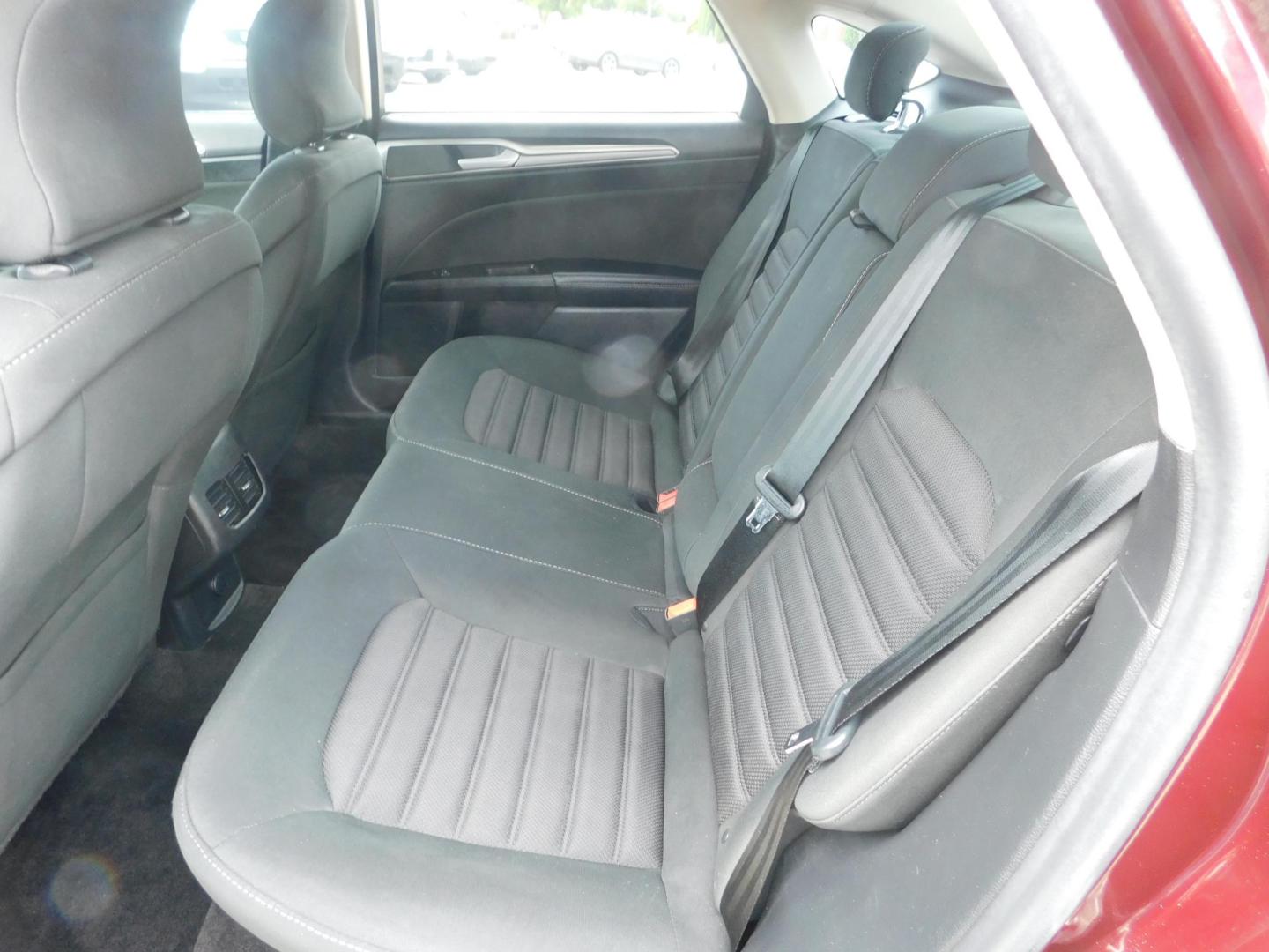 2017 RED Ford Fusion SE (3FA6P0H74HR) with an 2.5L L4 DOHC 16V engine, 6A transmission, located at 2121 Burlington St, North Kansas City, MO, 64116, (816) 556-0707, 39.144707, -94.581978 - Photo#6