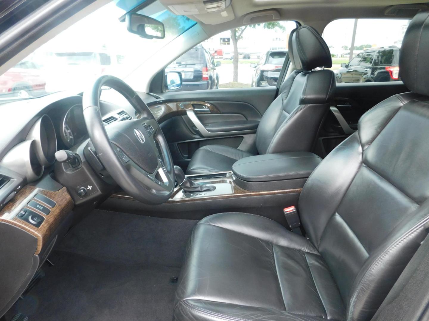 2011 BLACK Acura MDX 6-Spd AT w/Tech Package (2HNYD2H61BH) with an 3.5L V6 SOHC 24V engine, 6-Speed Automatic transmission, located at 2121 Burlington St, North Kansas City, MO, 64116, (816) 556-0707, 39.144707, -94.581978 - Photo#2