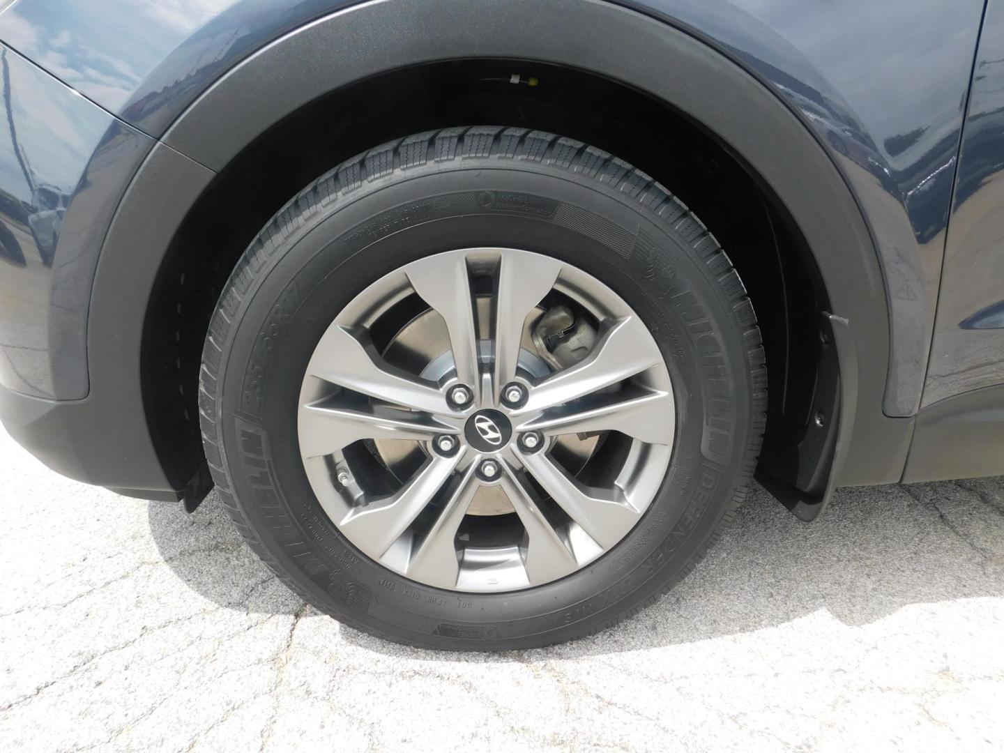 2015 GRAY Hyundai Santa Fe Sport 2.4 AWD (5XYZTDLB9FG) with an 2.4L L4 DOHC 16V engine, 6-Speed Automatic transmission, located at 2121 Burlington St, North Kansas City, MO, 64116, (816) 556-0707, 39.144707, -94.581978 - Photo#1