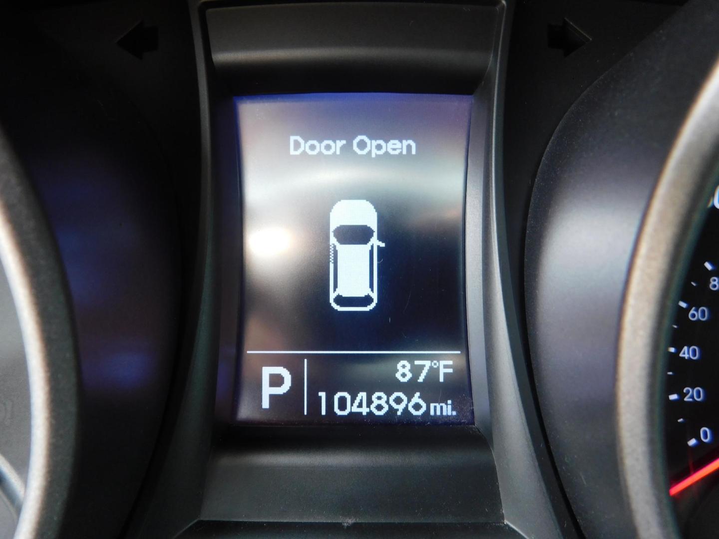 2015 GRAY Hyundai Santa Fe Sport 2.4 AWD (5XYZTDLB9FG) with an 2.4L L4 DOHC 16V engine, 6-Speed Automatic transmission, located at 2121 Burlington St, North Kansas City, MO, 64116, (816) 556-0707, 39.144707, -94.581978 - Photo#4