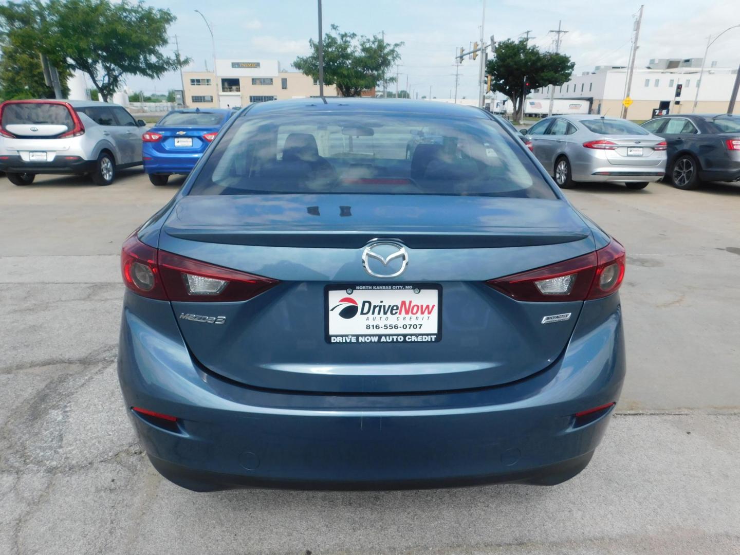 2014 BLUE Mazda MAZDA3 i Touring AT 4-Door (JM1BM1V77E1) with an 2.0L L4 DOHC 16V engine, 6-Speed Automatic transmission, located at 2121 Burlington St, North Kansas City, MO, 64116, (816) 556-0707, 39.144707, -94.581978 - Photo#7