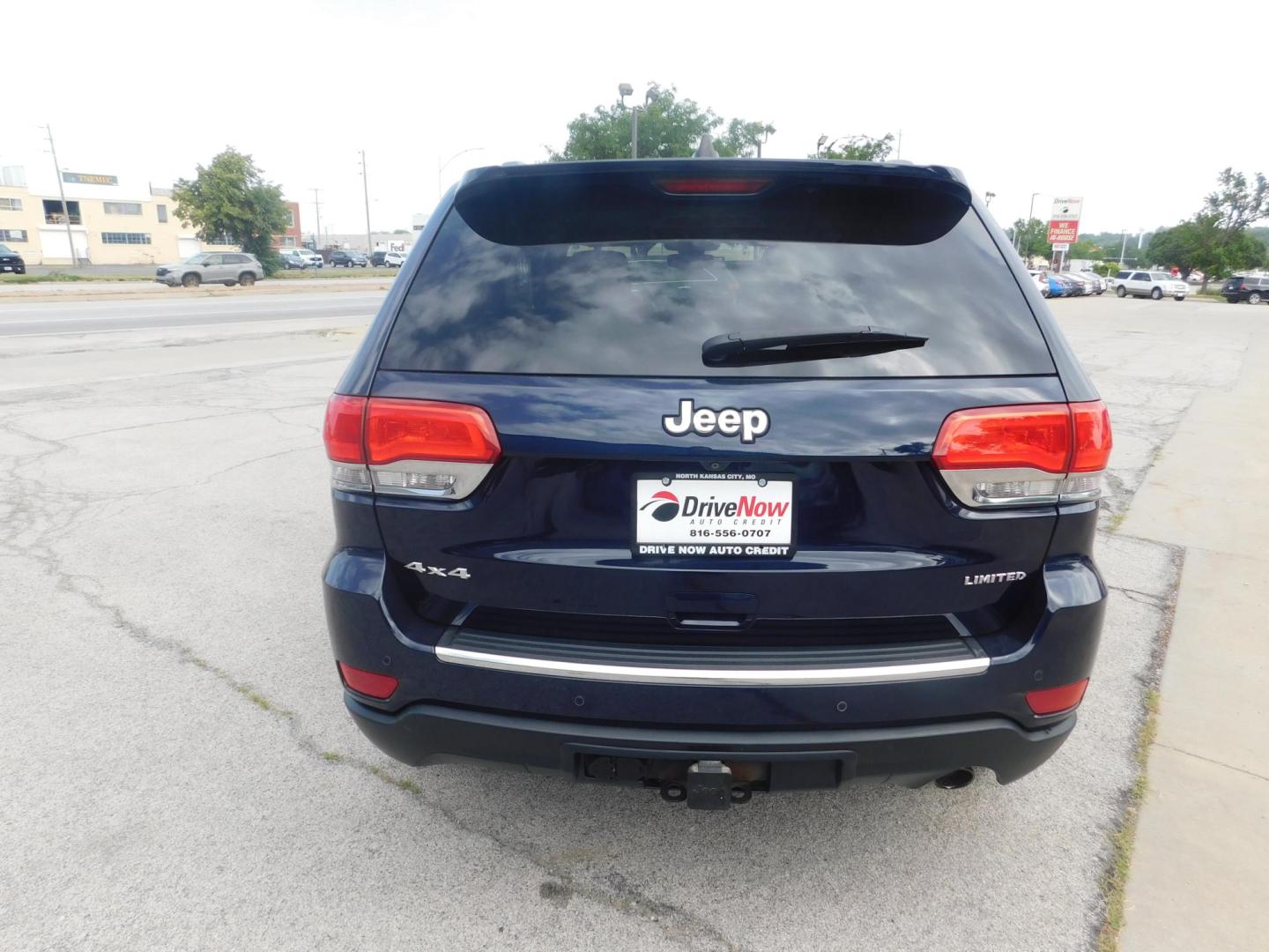 2017 BLUE Jeep Grand Cherokee Limited 4WD (1C4RJFBG7HC) with an 3.6L V6 DOHC 24V engine, 8A transmission, located at 2121 Burlington St, North Kansas City, MO, 64116, (816) 556-0707, 39.144707, -94.581978 - Photo#8