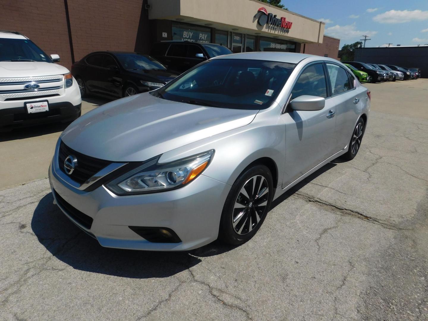 2018 SILVER Nissan Altima 2.5 (1N4AL3AP7JC) with an 2.5L L4 DOHC 16V engine, CVT transmission, located at 2121 Burlington St, North Kansas City, MO, 64116, (816) 556-0707, 39.144707, -94.581978 - Photo#0