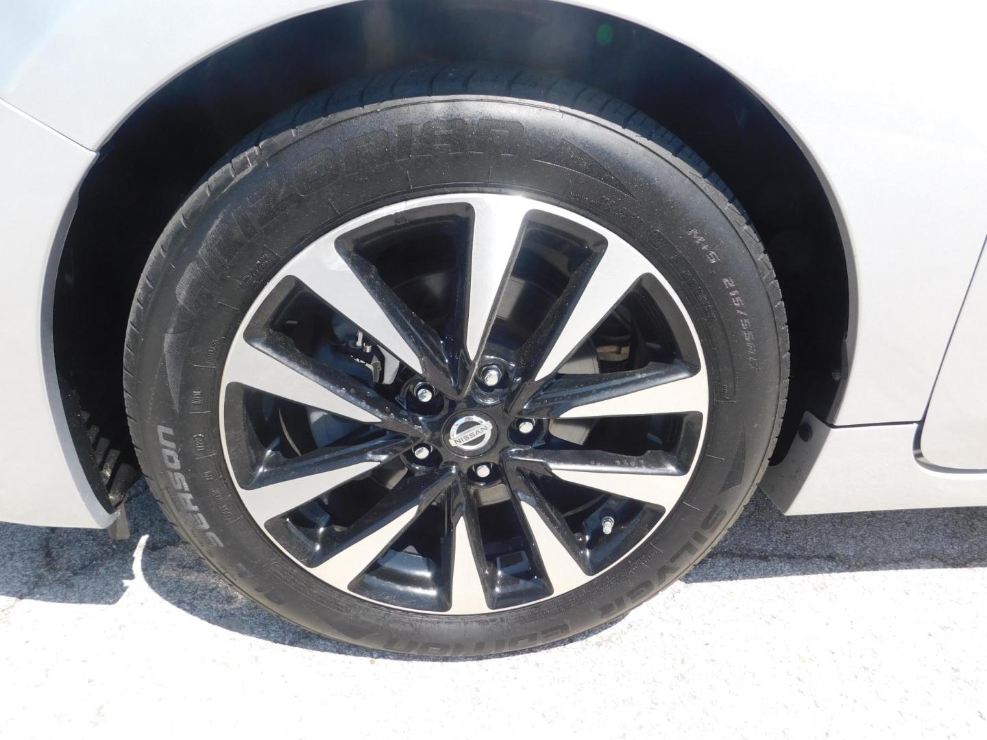 2018 SILVER Nissan Altima 2.5 (1N4AL3AP7JC) with an 2.5L L4 DOHC 16V engine, CVT transmission, located at 2121 Burlington St, North Kansas City, MO, 64116, (816) 556-0707, 39.144707, -94.581978 - Photo#1