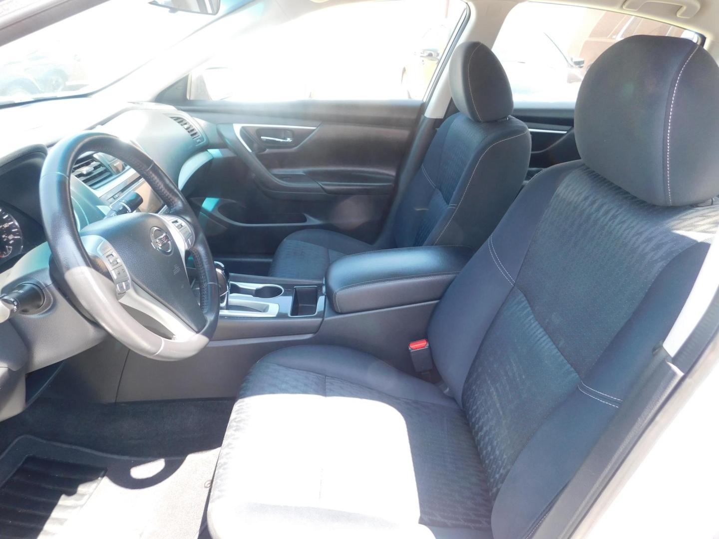 2018 SILVER Nissan Altima 2.5 (1N4AL3AP7JC) with an 2.5L L4 DOHC 16V engine, CVT transmission, located at 2121 Burlington St, North Kansas City, MO, 64116, (816) 556-0707, 39.144707, -94.581978 - Photo#2