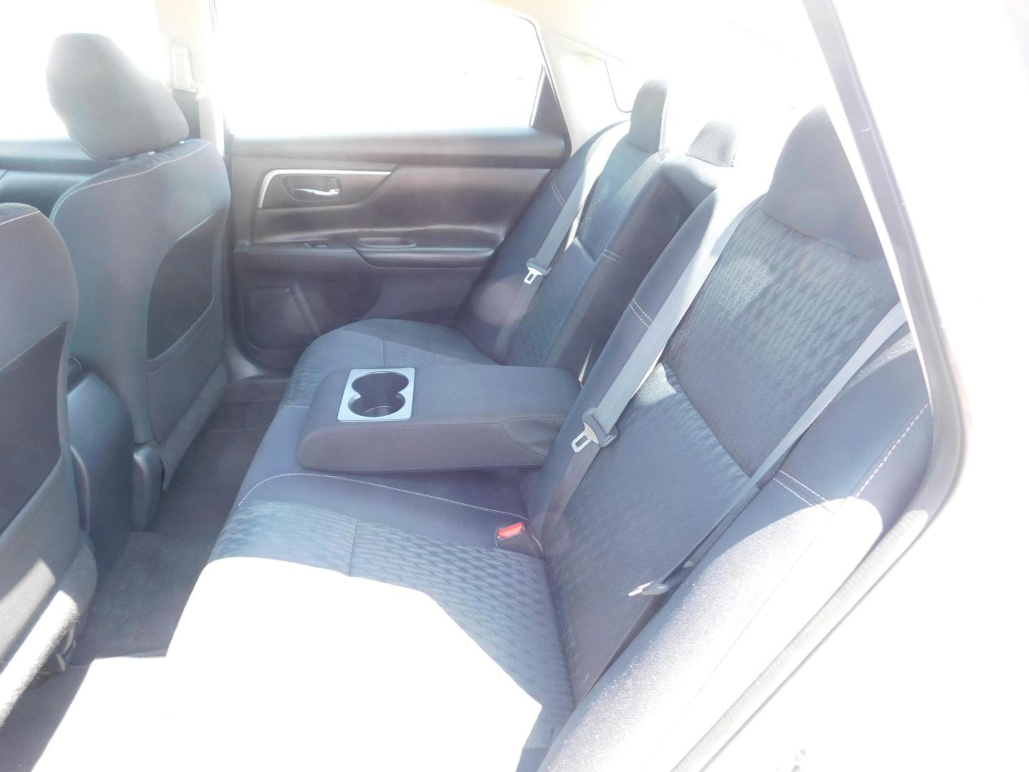 2018 SILVER Nissan Altima 2.5 (1N4AL3AP7JC) with an 2.5L L4 DOHC 16V engine, CVT transmission, located at 2121 Burlington St, North Kansas City, MO, 64116, (816) 556-0707, 39.144707, -94.581978 - Photo#6