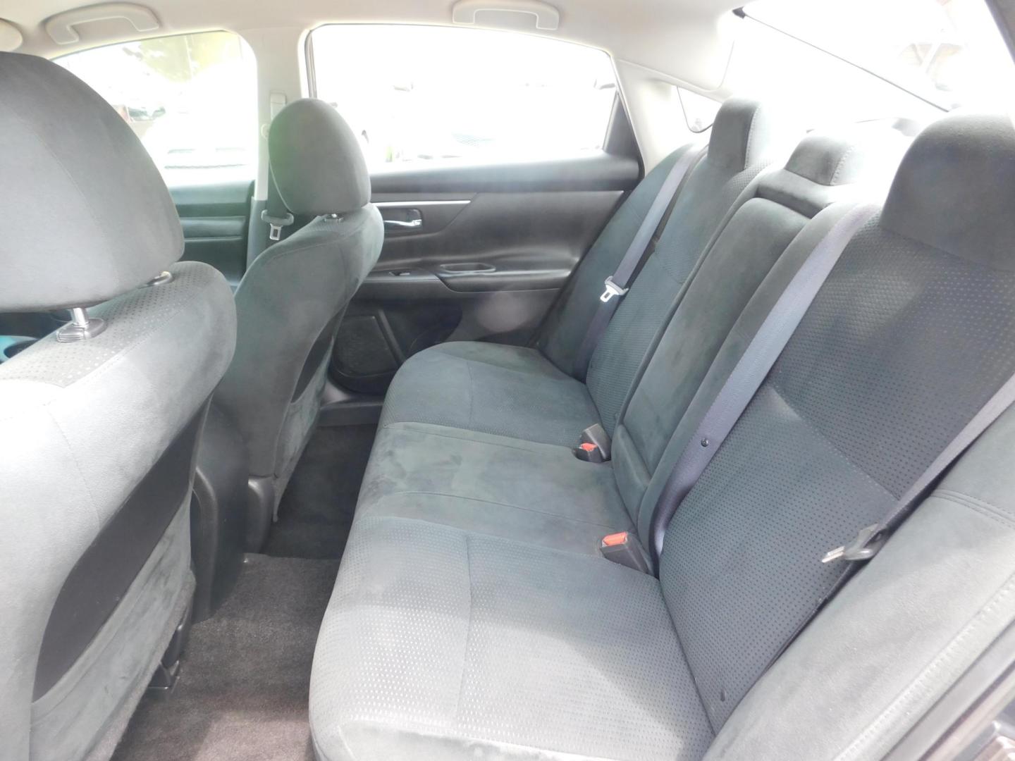 2015 BLACK Nissan Altima 2.5 S (1N4AL3AP6FC) with an 2.5L L4 DOHC 16V engine, Continuously Variable Transmission transmission, located at 2121 Burlington St, North Kansas City, MO, 64116, (816) 556-0707, 39.144707, -94.581978 - Photo#6