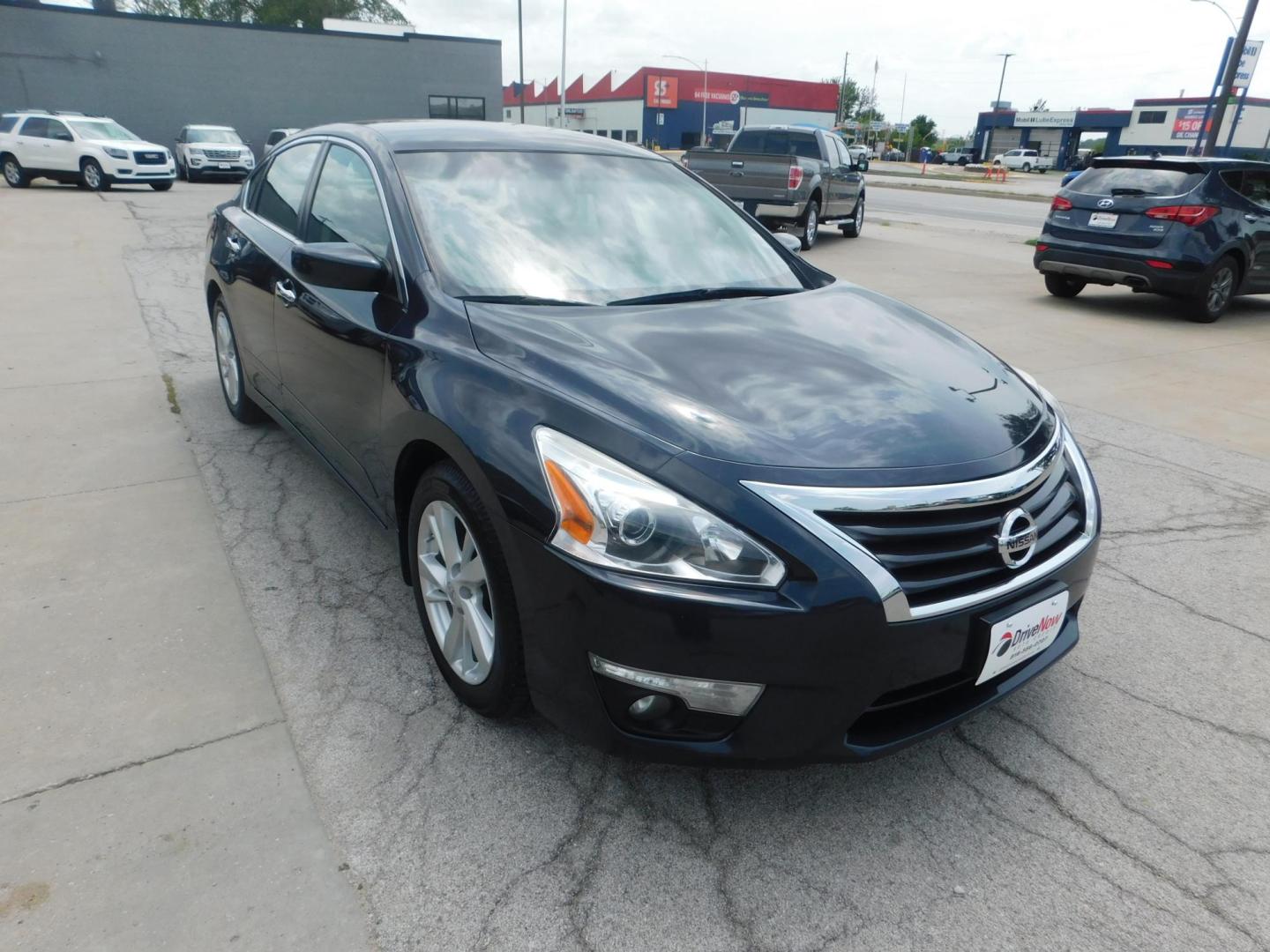 2015 BLACK Nissan Altima 2.5 S (1N4AL3AP6FC) with an 2.5L L4 DOHC 16V engine, Continuously Variable Transmission transmission, located at 2121 Burlington St, North Kansas City, MO, 64116, (816) 556-0707, 39.144707, -94.581978 - Photo#9