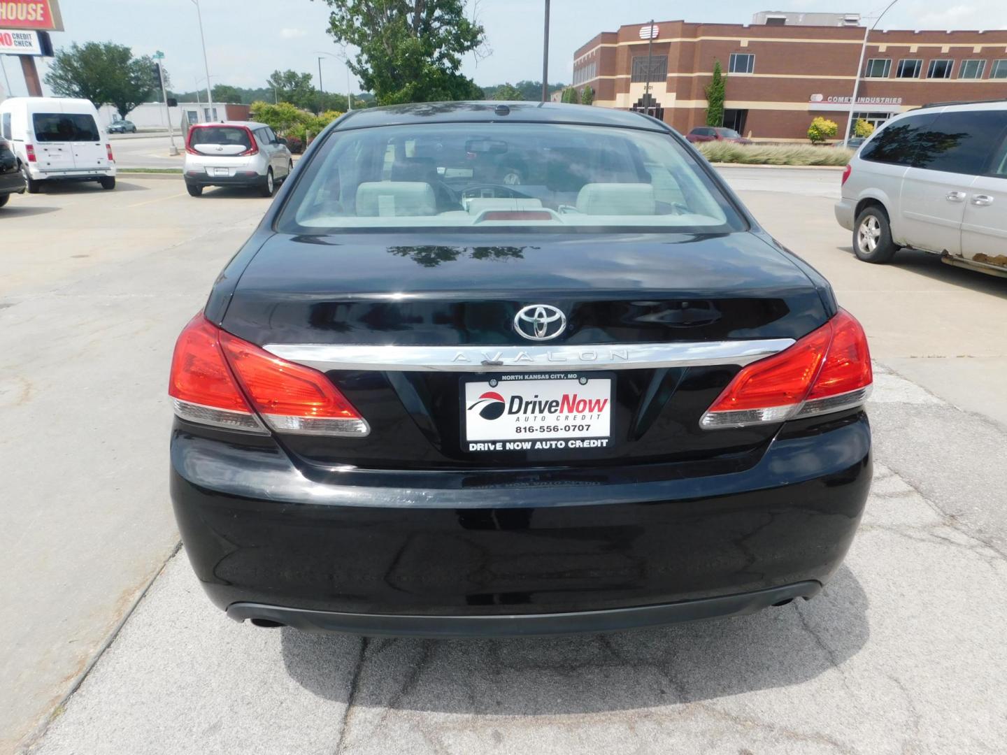 2012 BLACK Toyota Avalon Base (4T1BK3DB0CU) with an 3.5L V6 DOHC 24V engine, 6-Speed Automatic transmission, located at 2121 Burlington St, North Kansas City, MO, 64116, (816) 556-0707, 39.144707, -94.581978 - Photo#9