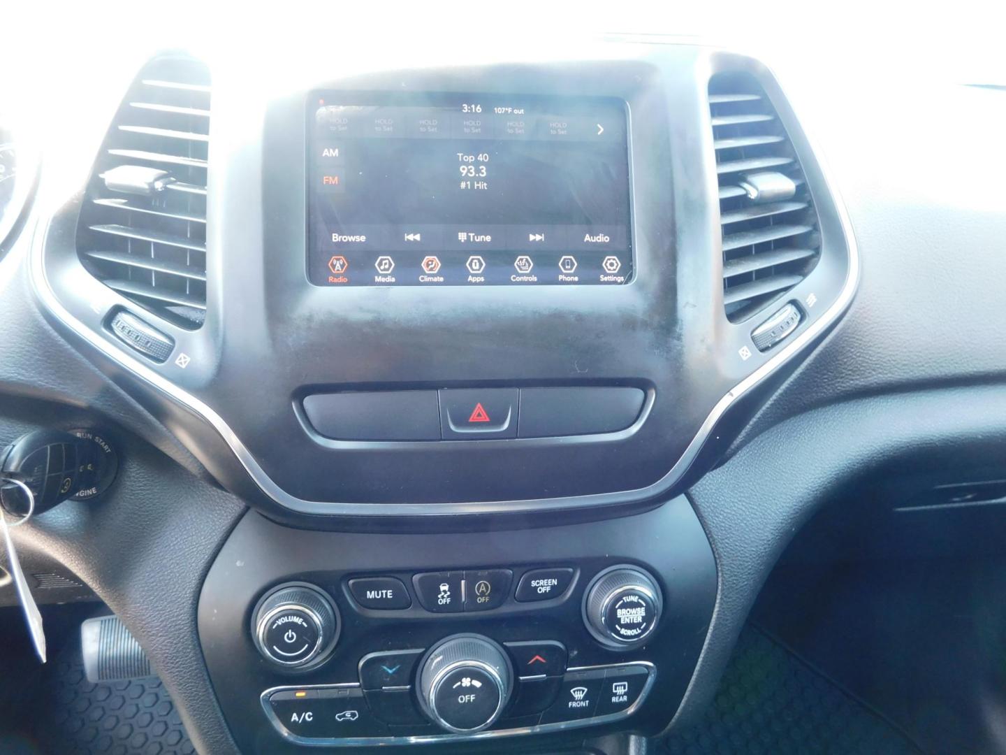 2019 BLACK Jeep Cherokee Latitude 4WD (1C4PJMCBXKD) with an 2.4L L4 DOHC 16V engine, 9A transmission, located at 2121 Burlington St, North Kansas City, MO, 64116, (816) 556-0707, 39.144707, -94.581978 - Photo#3