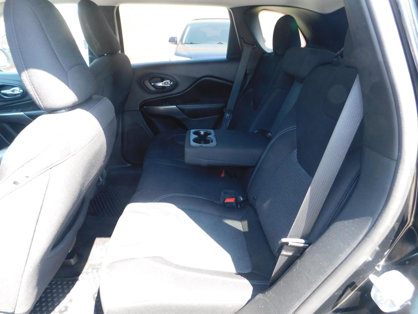 2019 BLACK Jeep Cherokee Latitude 4WD (1C4PJMCBXKD) with an 2.4L L4 DOHC 16V engine, 9A transmission, located at 2121 Burlington St, North Kansas City, MO, 64116, (816) 556-0707, 39.144707, -94.581978 - Photo#6