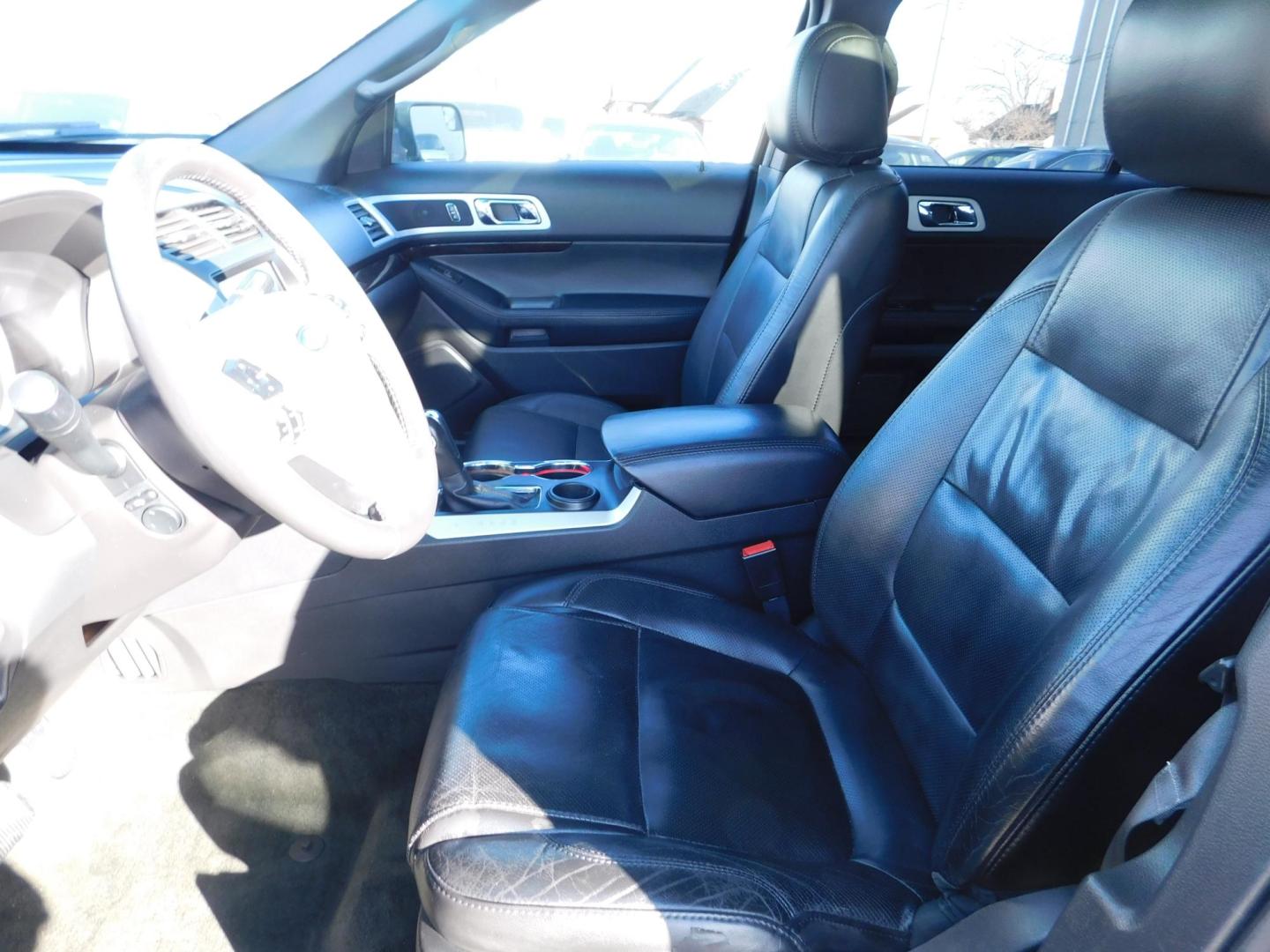 2015 BLACK Ford Explorer Limited FWD (1FM5K7F84FG) with an 3.5L V6 DOHC 24V engine, 6-Speed Automatic transmission, located at 2121 Burlington St, North Kansas City, MO, 64116, (816) 556-0707, 39.144707, -94.581978 - Photo#2