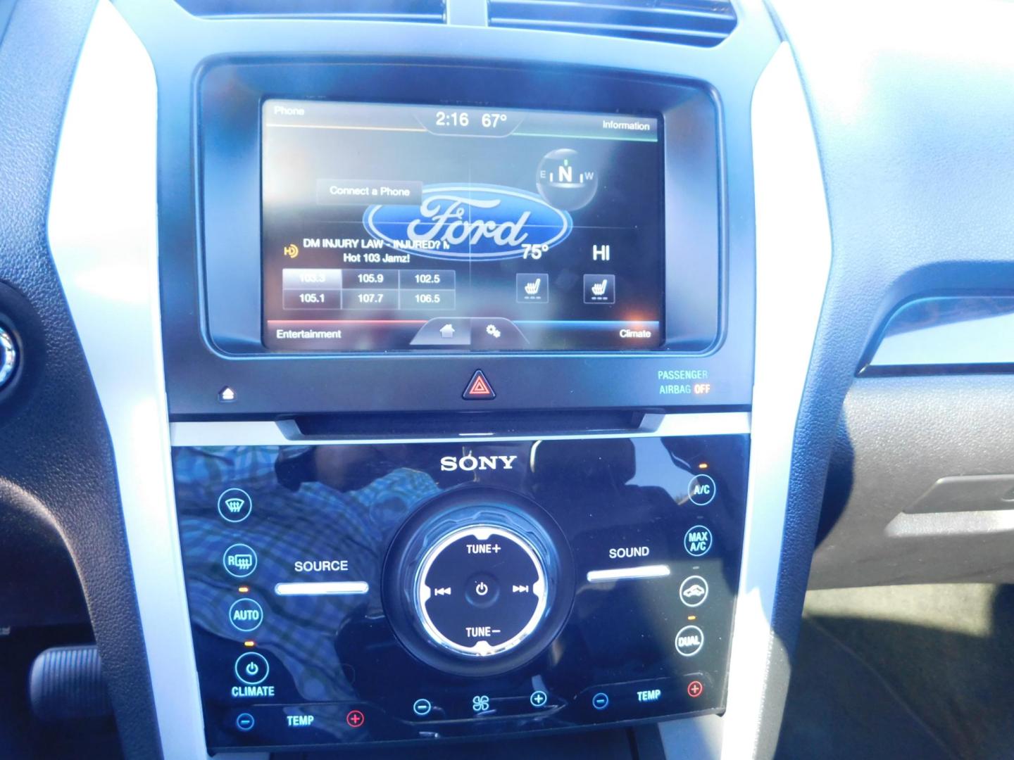 2014 GRAY Ford Explorer Limited 4WD (1FM5K8F88EG) with an 3.5L V6 DOHC 24V engine, 6-Speed Automatic transmission, located at 2121 Burlington St, North Kansas City, MO, 64116, (816) 556-0707, 39.144707, -94.581978 - Photo#4