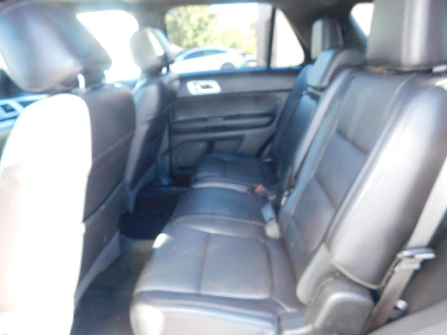 2014 GRAY Ford Explorer Limited 4WD (1FM5K8F88EG) with an 3.5L V6 DOHC 24V engine, 6-Speed Automatic transmission, located at 2121 Burlington St, North Kansas City, MO, 64116, (816) 556-0707, 39.144707, -94.581978 - Photo#7