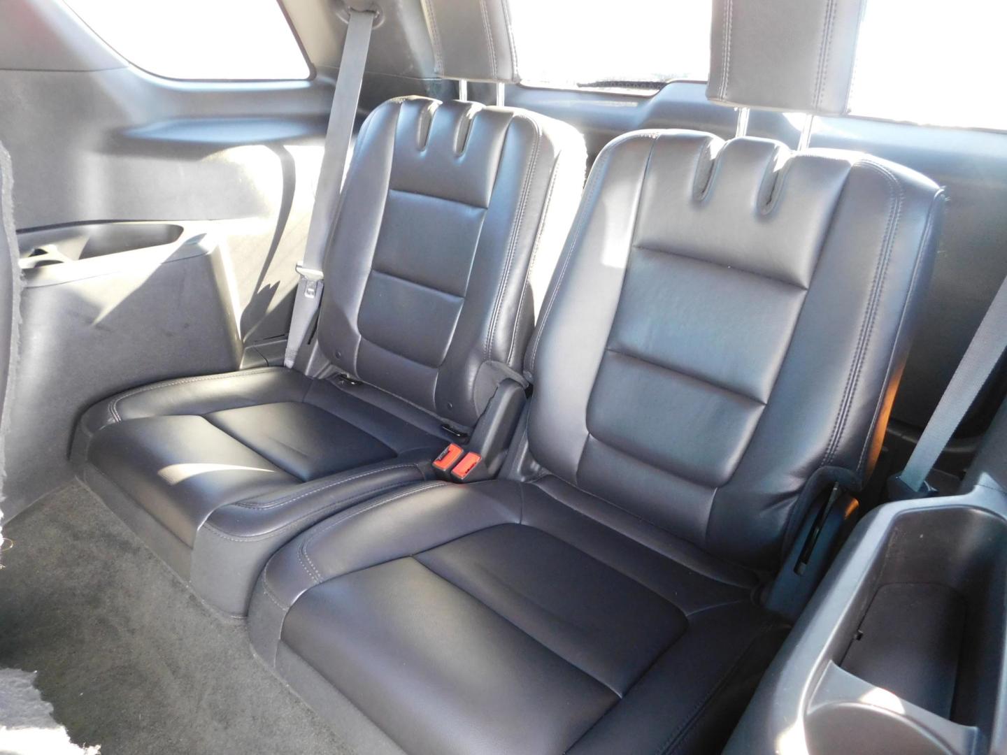 2014 GRAY Ford Explorer Limited 4WD (1FM5K8F88EG) with an 3.5L V6 DOHC 24V engine, 6-Speed Automatic transmission, located at 2121 Burlington St, North Kansas City, MO, 64116, (816) 556-0707, 39.144707, -94.581978 - Photo#8