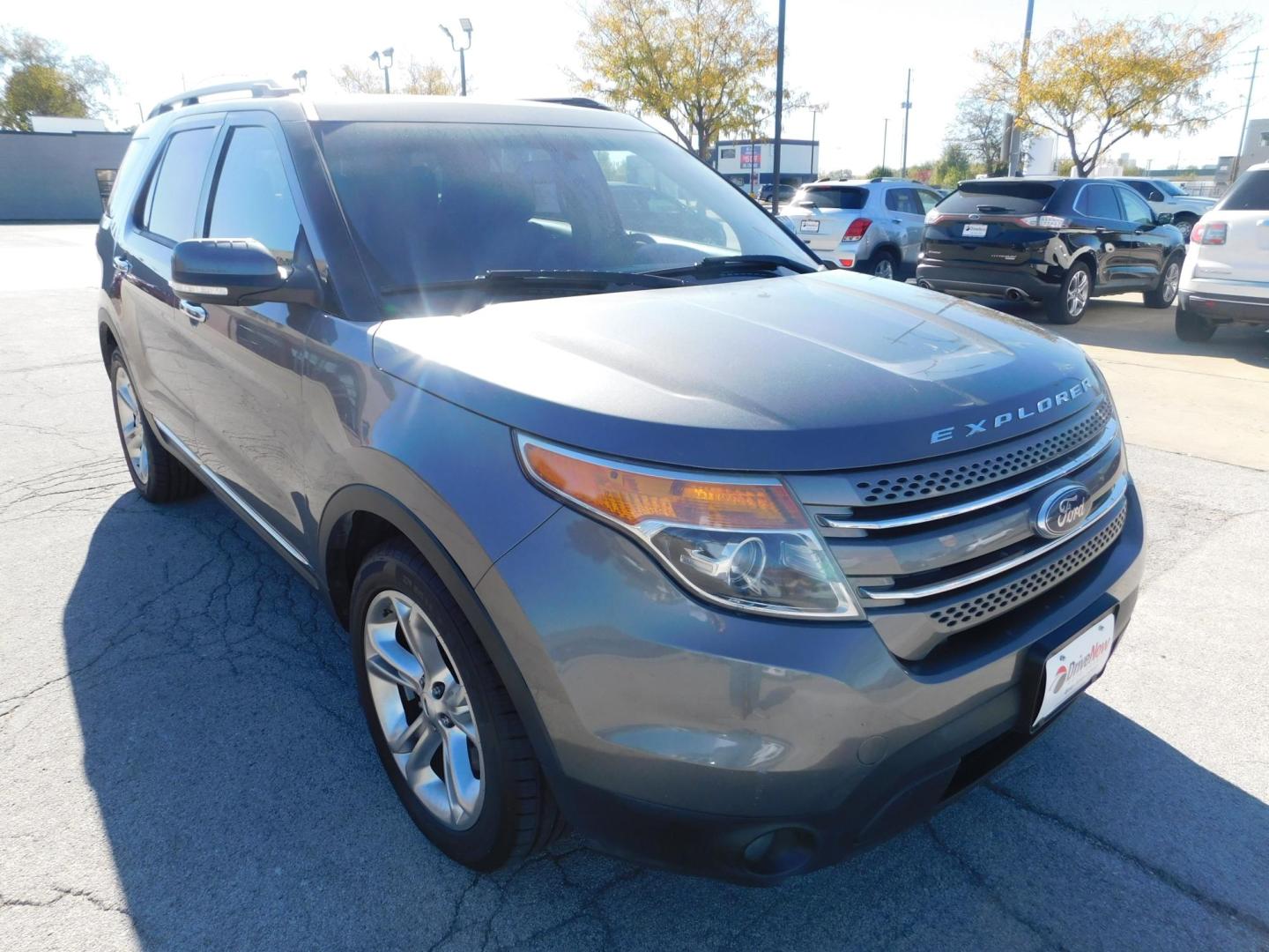 2014 GRAY Ford Explorer Limited 4WD (1FM5K8F88EG) with an 3.5L V6 DOHC 24V engine, 6-Speed Automatic transmission, located at 2121 Burlington St, North Kansas City, MO, 64116, (816) 556-0707, 39.144707, -94.581978 - Photo#11