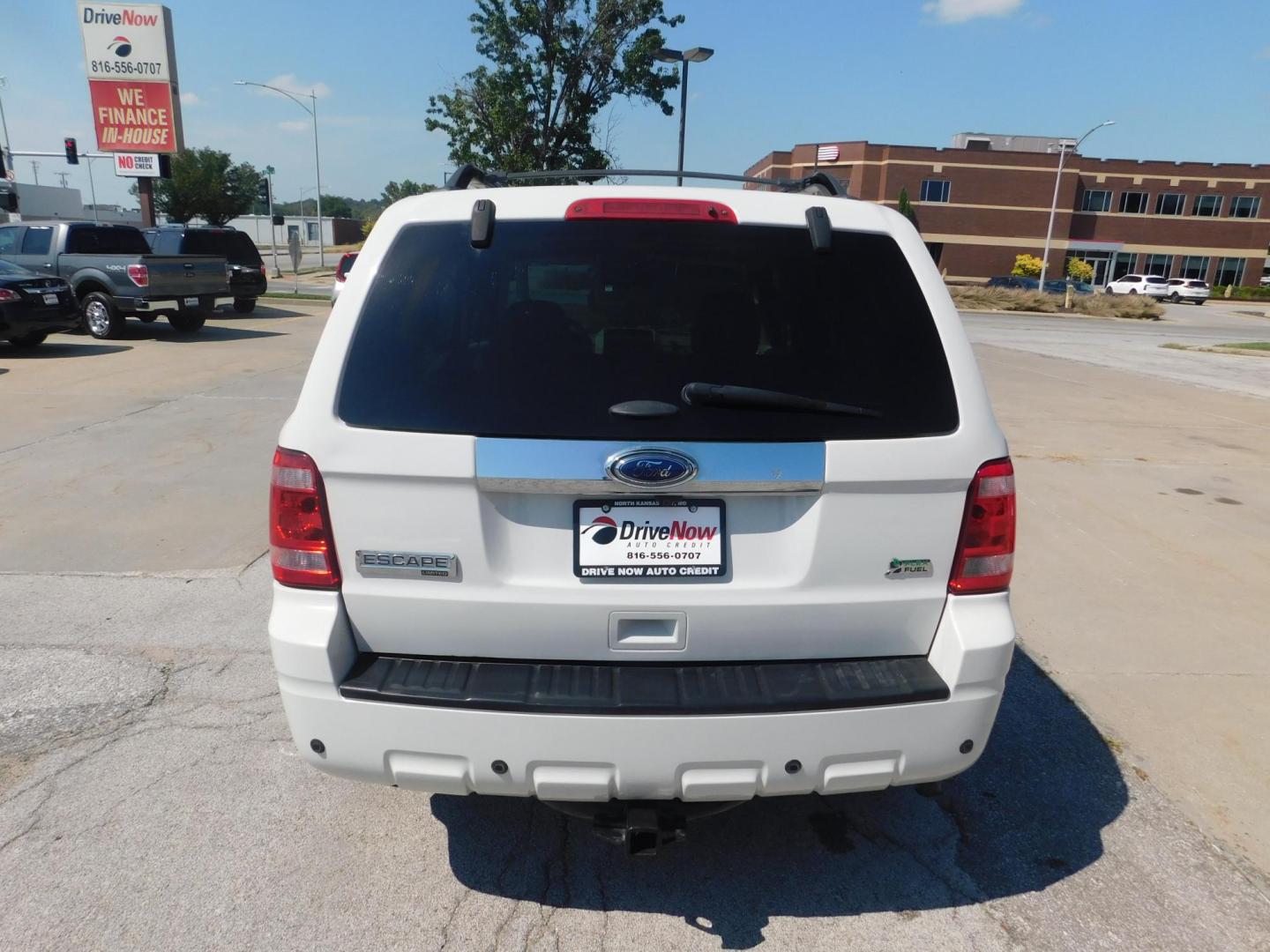 2012 WHITE Ford Escape Limited 4WD (1FMCU9EG9CK) with an 3.0L V6 DOHC 24V engine, 6-Speed Automatic transmission, located at 2121 Burlington St, North Kansas City, MO, 64116, (816) 556-0707, 39.144707, -94.581978 - Photo#10