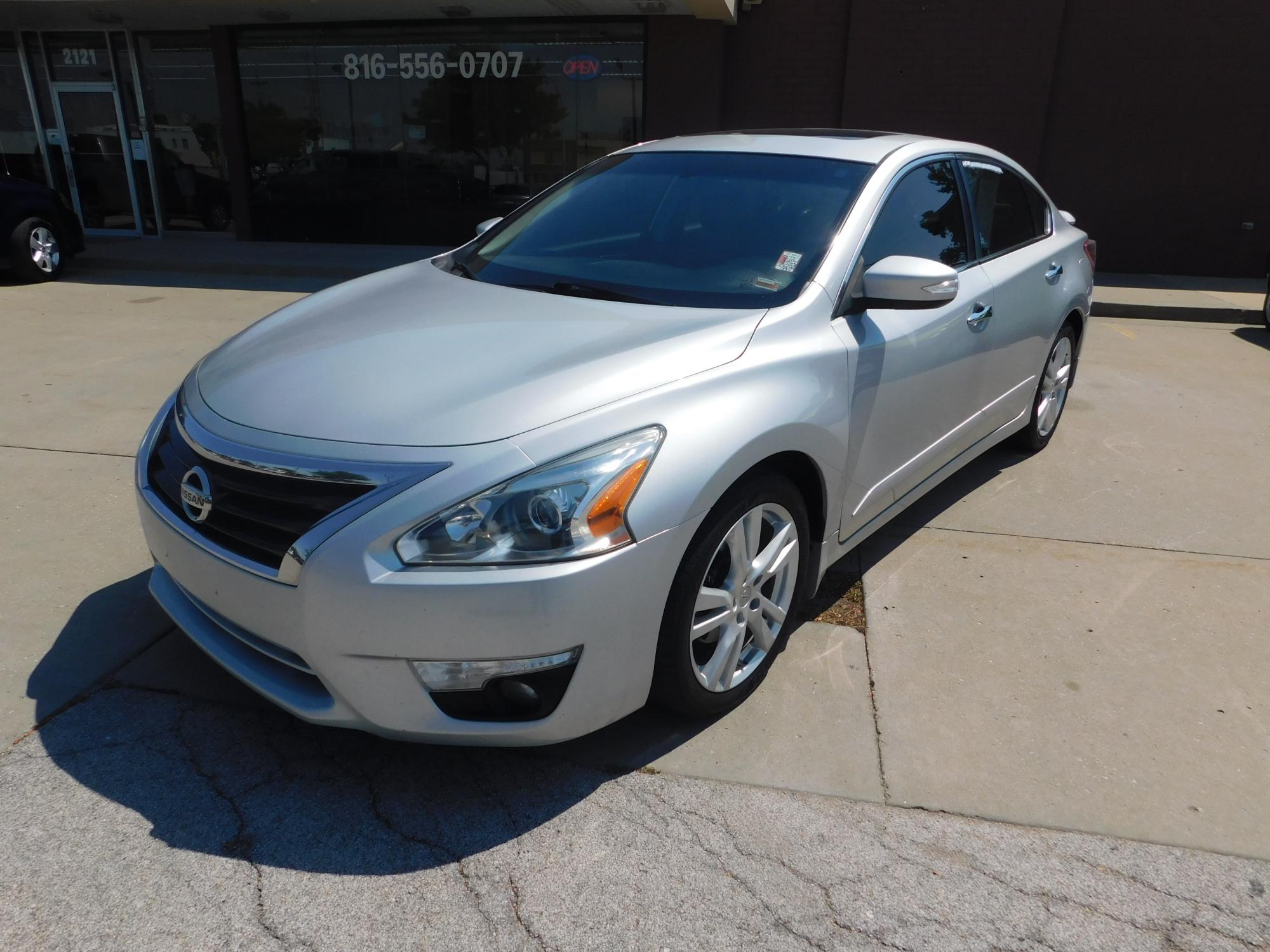 photo of 2013 Nissan Altima 3.5 SV