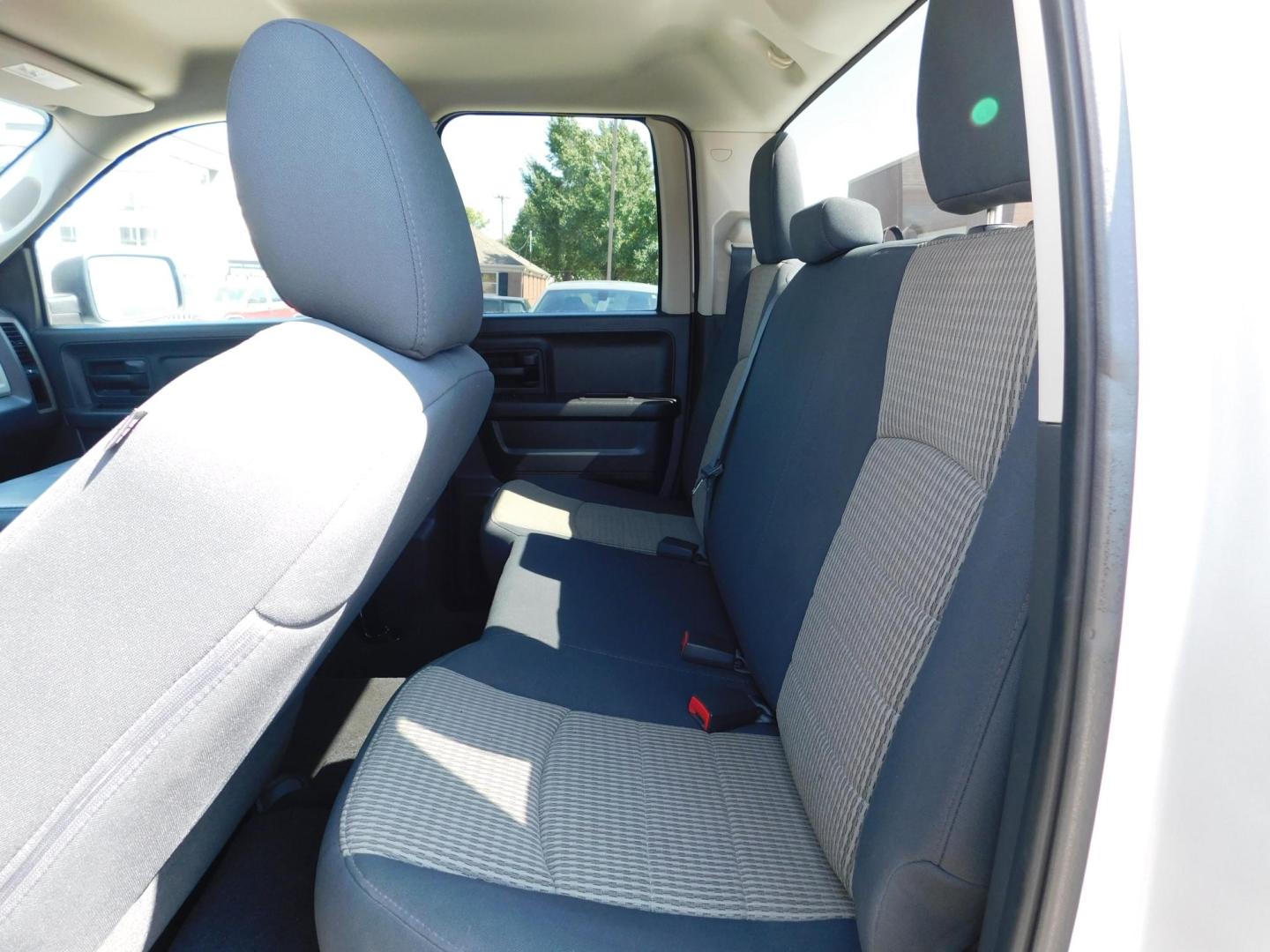 2012 SILVER Dodge Ram 1500 ST Quad Cab 4WD (1C6RD7FTXCS) with an 5.7L V8 OHV 16V engine, 6-Speed Automatic transmission, located at 2121 Burlington St, North Kansas City, MO, 64116, (816) 556-0707, 39.144707, -94.581978 - Photo#5