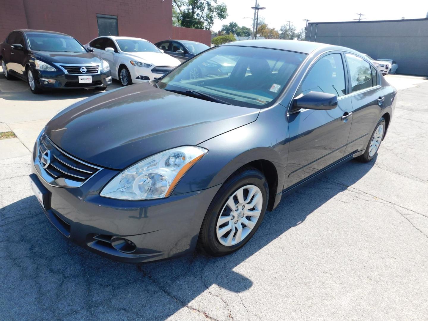 2012 GRAY Nissan Altima 2.5 S (1N4AL2AP1CC) with an 2.5L L4 DOHC 16V engine, located at 2121 Burlington St, North Kansas City, MO, 64116, (816) 556-0707, 39.144707, -94.581978 - Photo#0