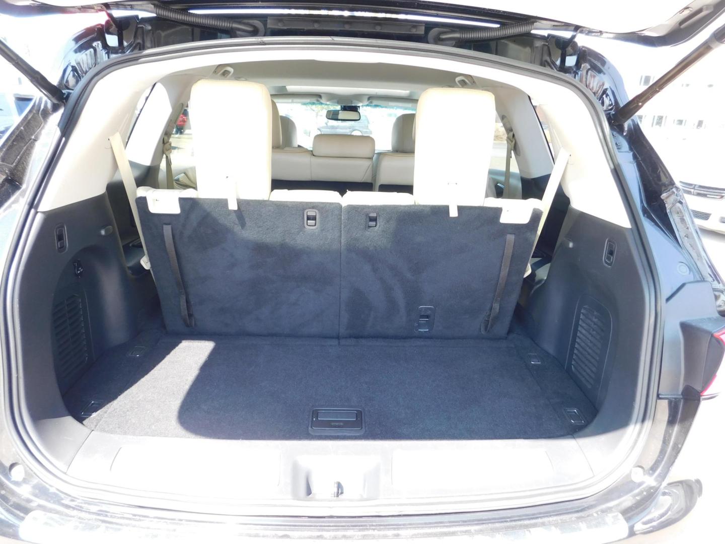 2015 BLACK Infiniti QX60 Base AWD (5N1AL0MM2FC) with an 3.5L V6 DOHC 24V engine, Continuously Variable Transmission transmission, located at 2121 Burlington St, North Kansas City, MO, 64116, (816) 556-0707, 39.144707, -94.581978 - Photo#10